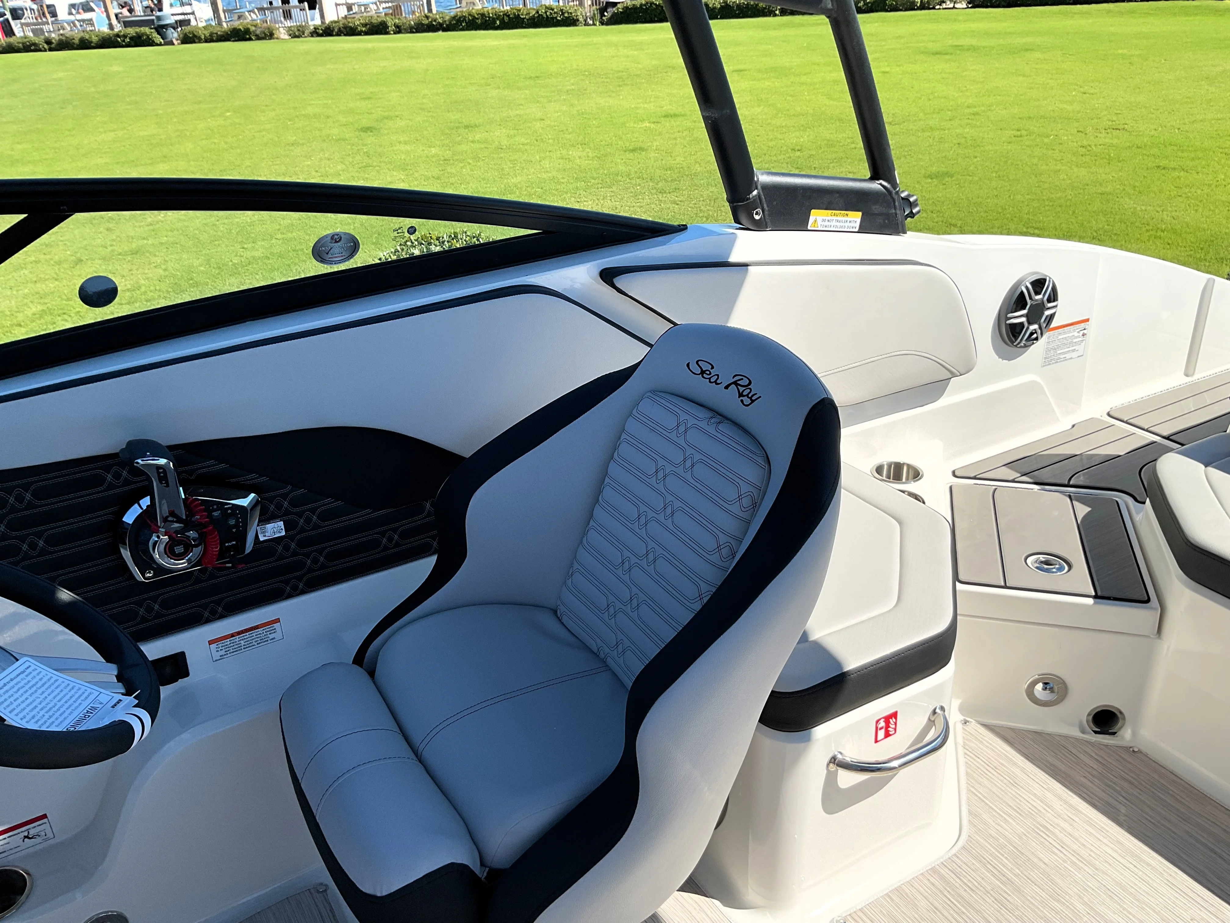 2026 Sea Ray SPX 210 Outboard Image Thumbnail #17