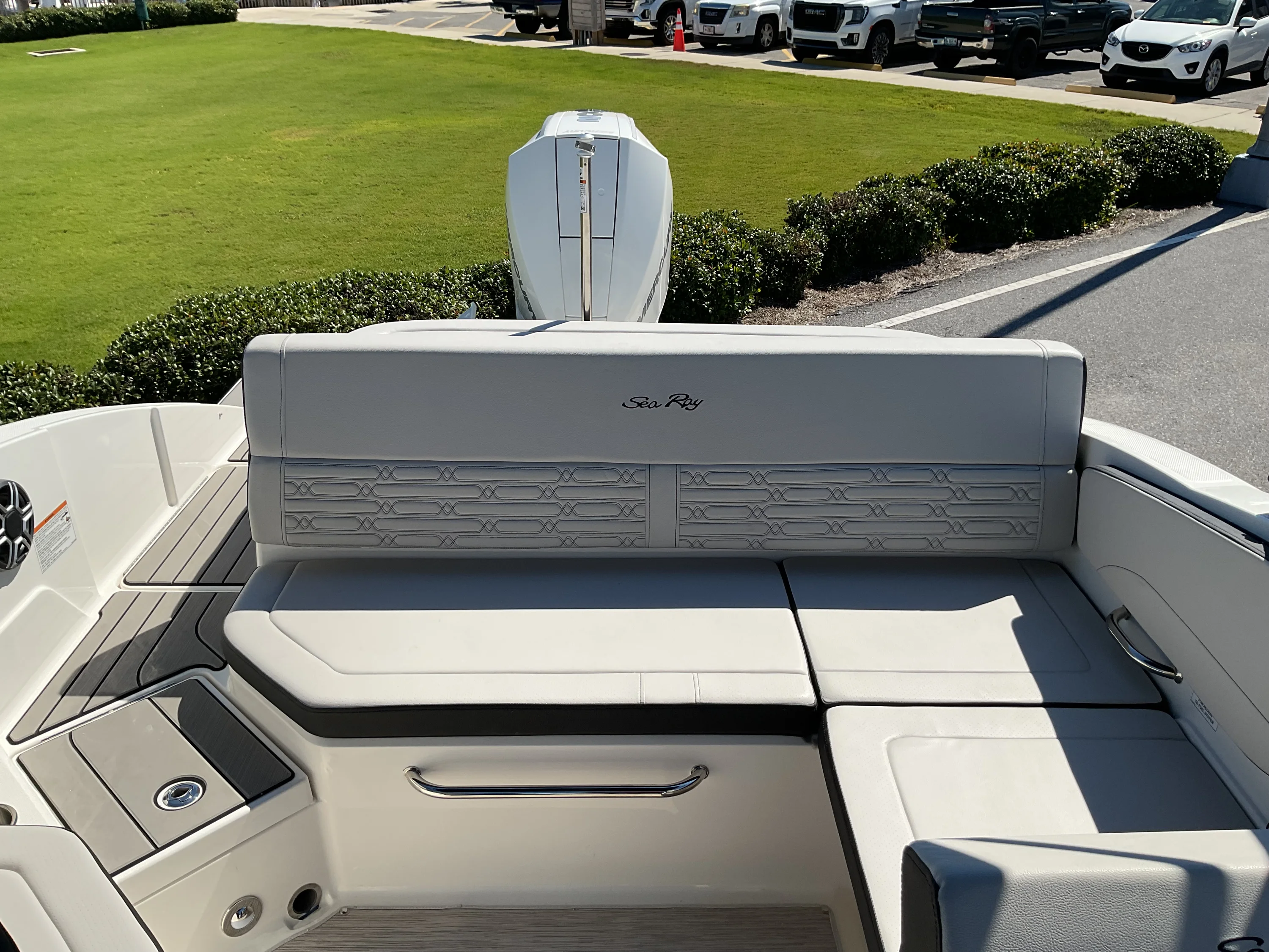 2026 Sea Ray SPX 210 Outboard Image Thumbnail #32