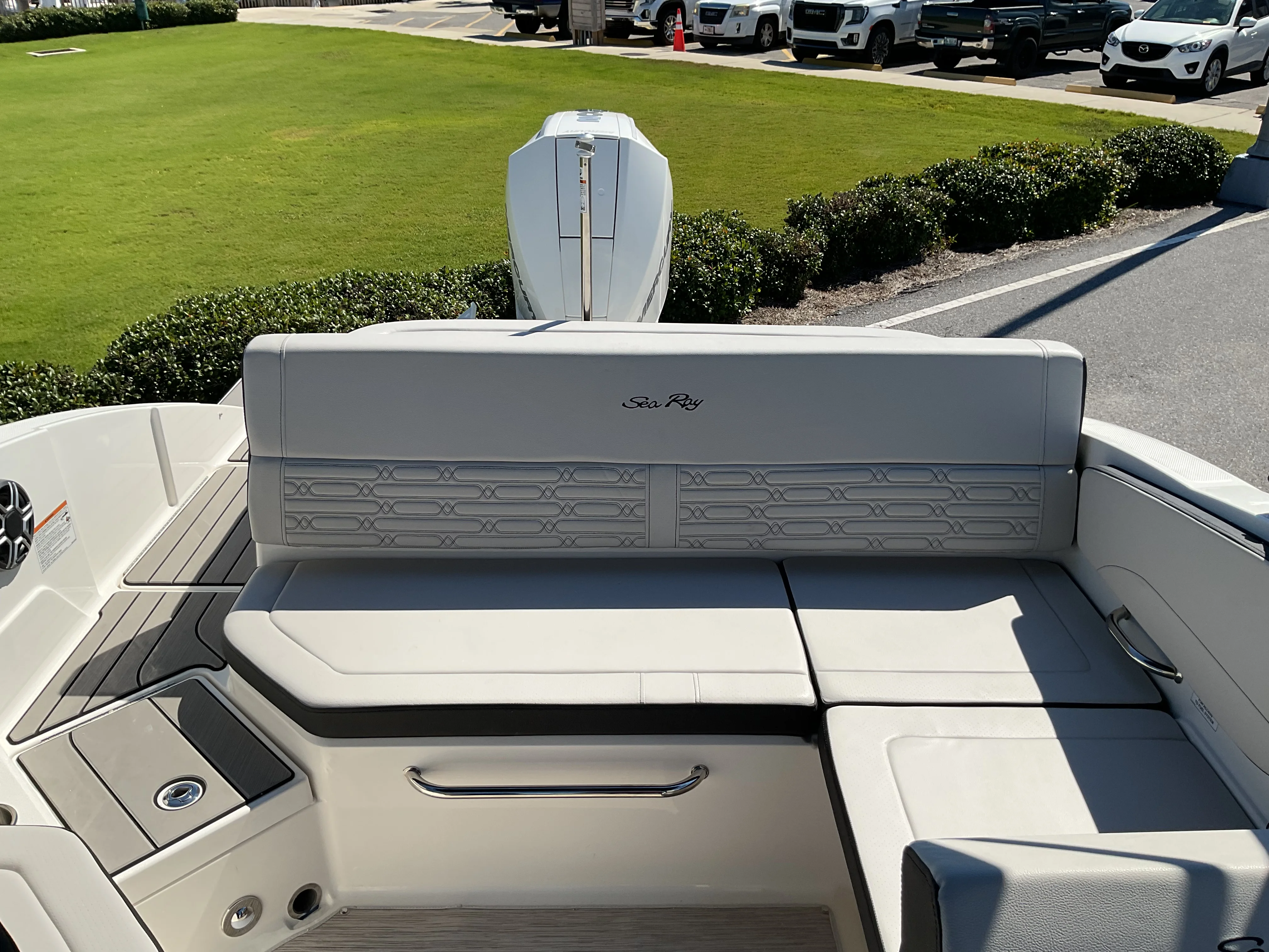 2026 Sea Ray SPX 210 Outboard Image Thumbnail #32