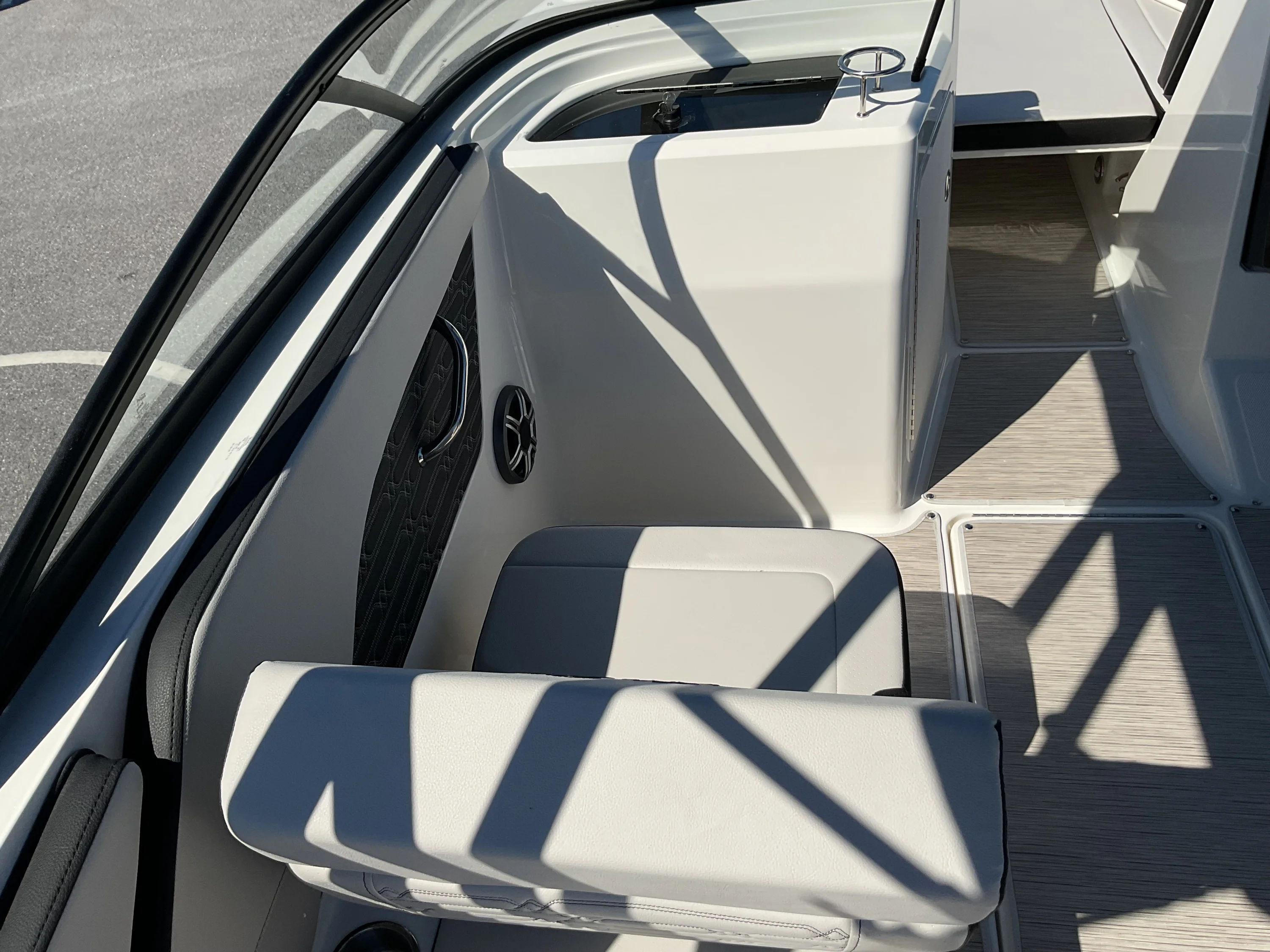 2026 Sea Ray SPX 210 Outboard Image Thumbnail #29