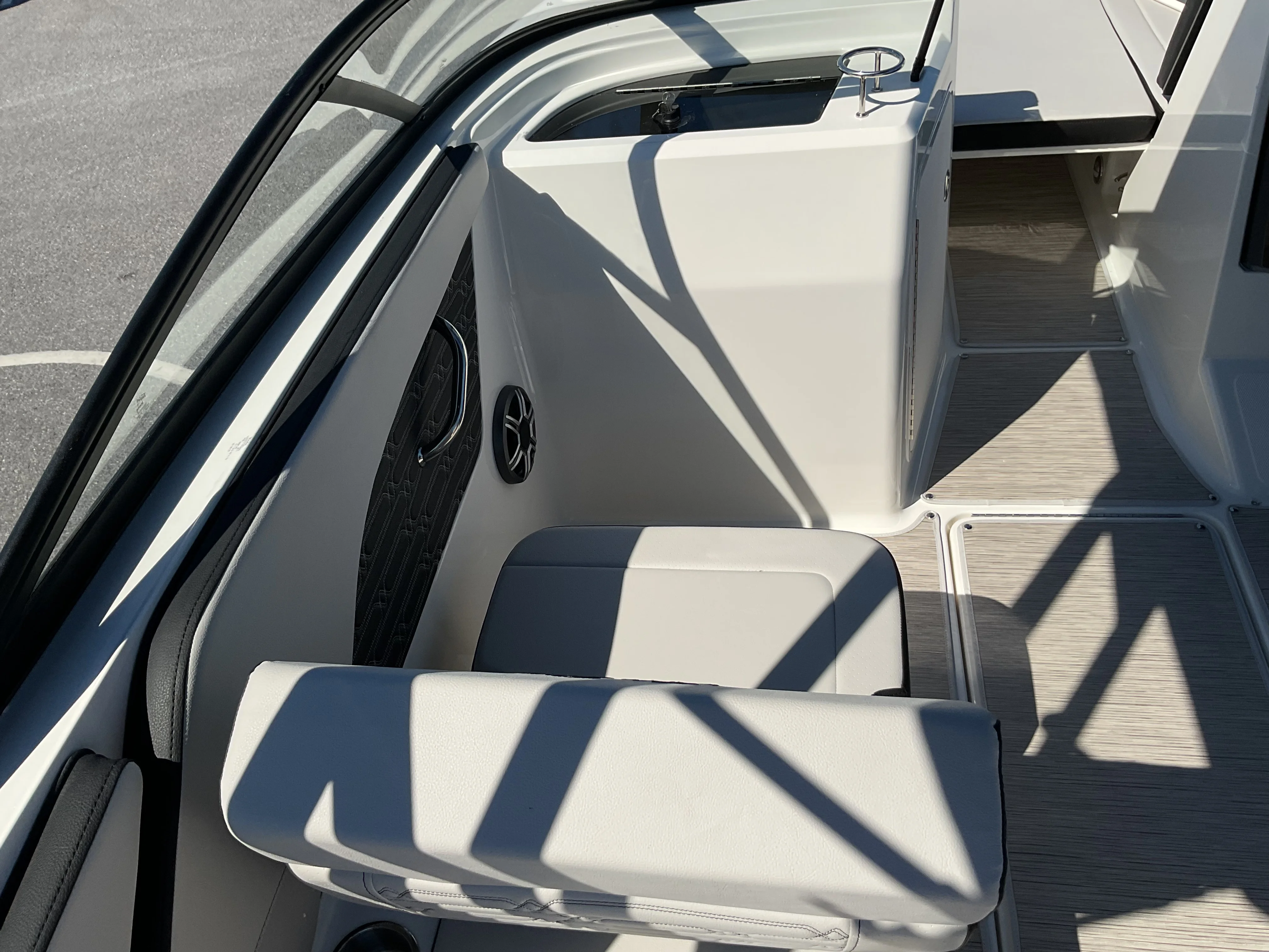 2026 Sea Ray SPX 210 Outboard Image Thumbnail #29