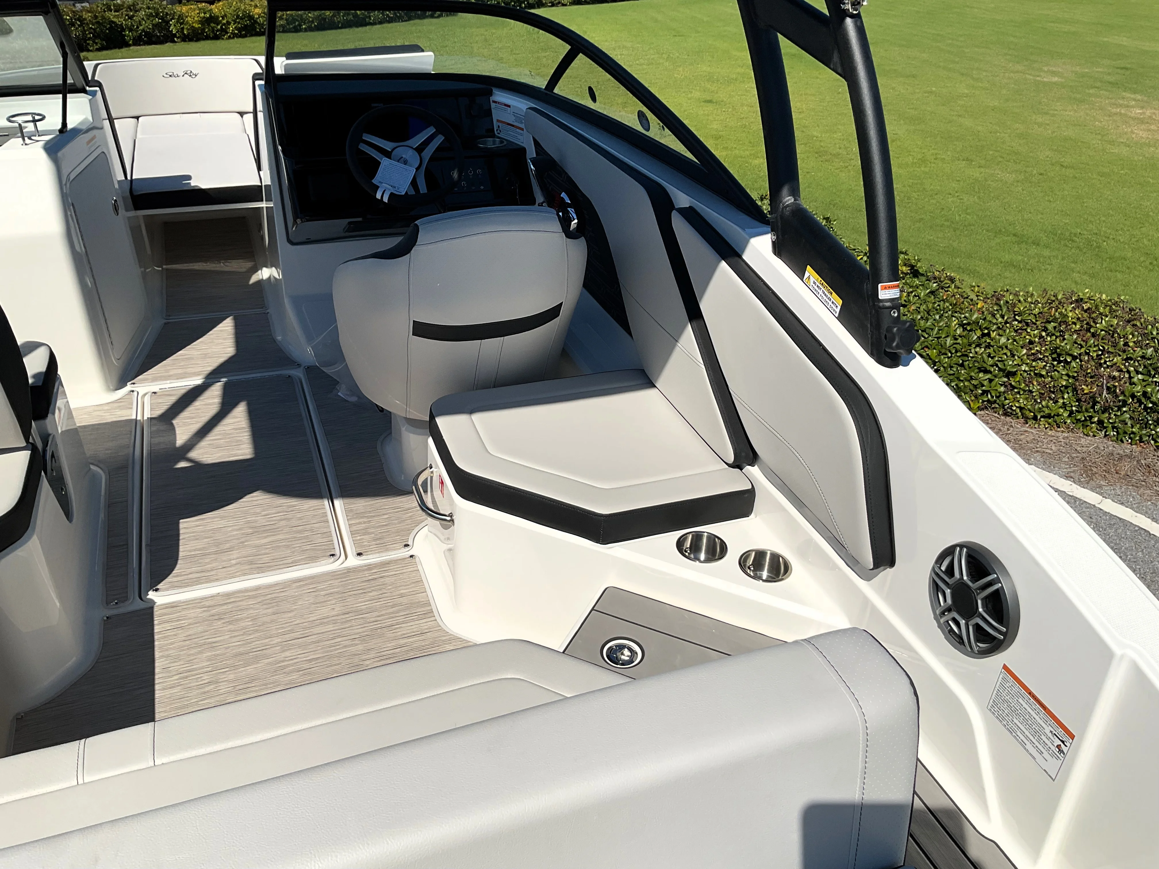 2026 Sea Ray SPX 210 Outboard Image Thumbnail #11