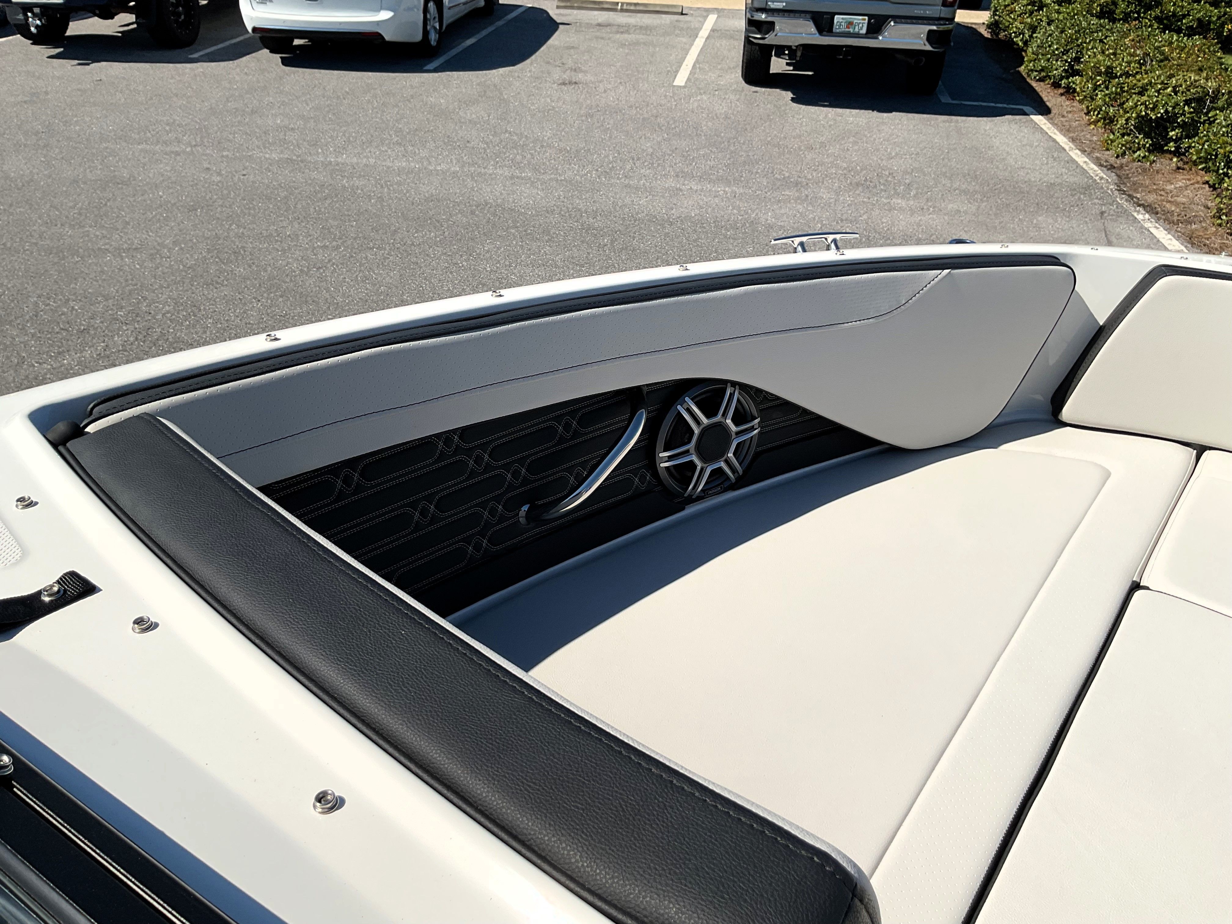 2026 Sea Ray SPX 210 Outboard Image Thumbnail #27