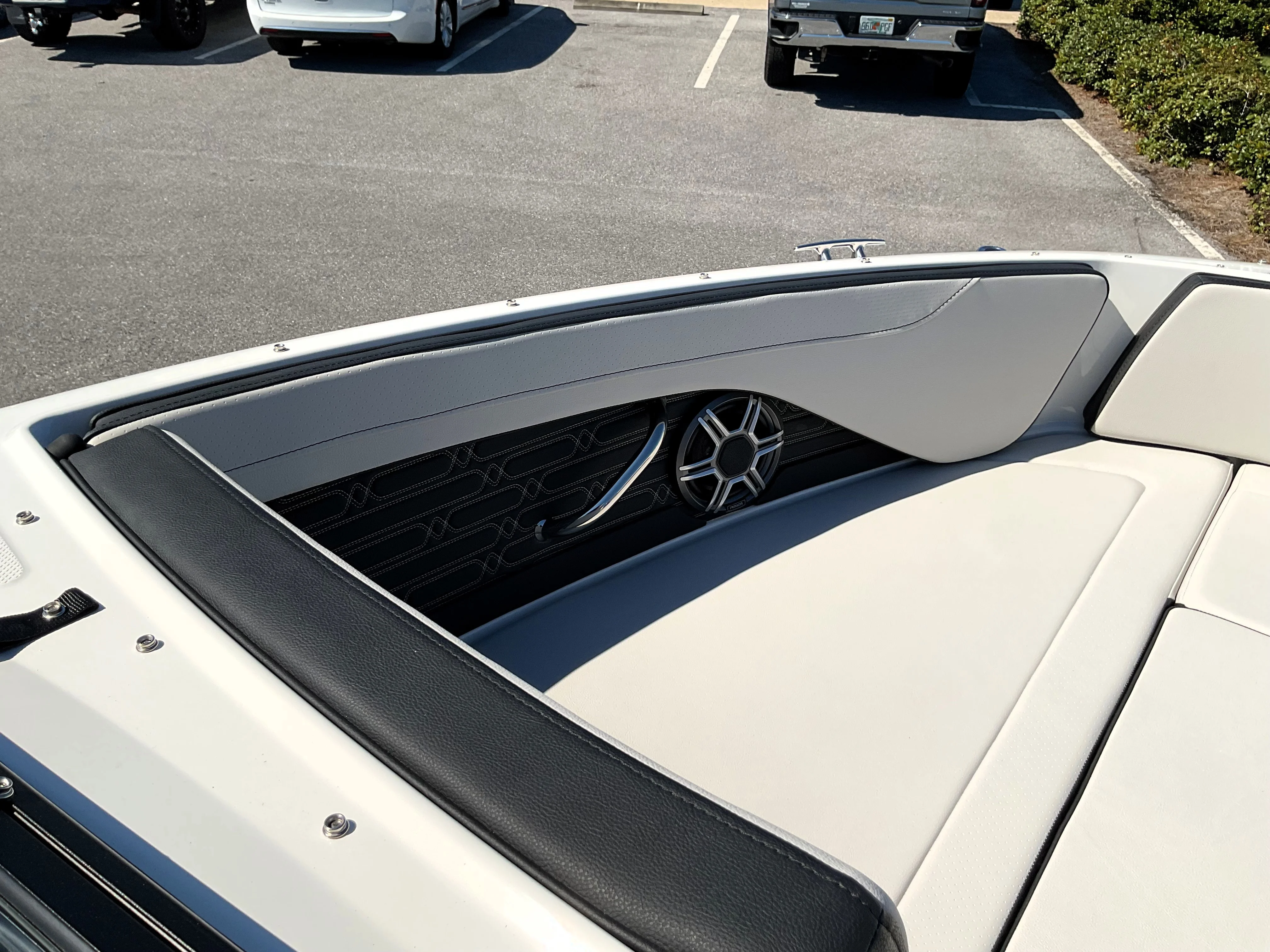 2026 Sea Ray SPX 210 Outboard Image Thumbnail #27