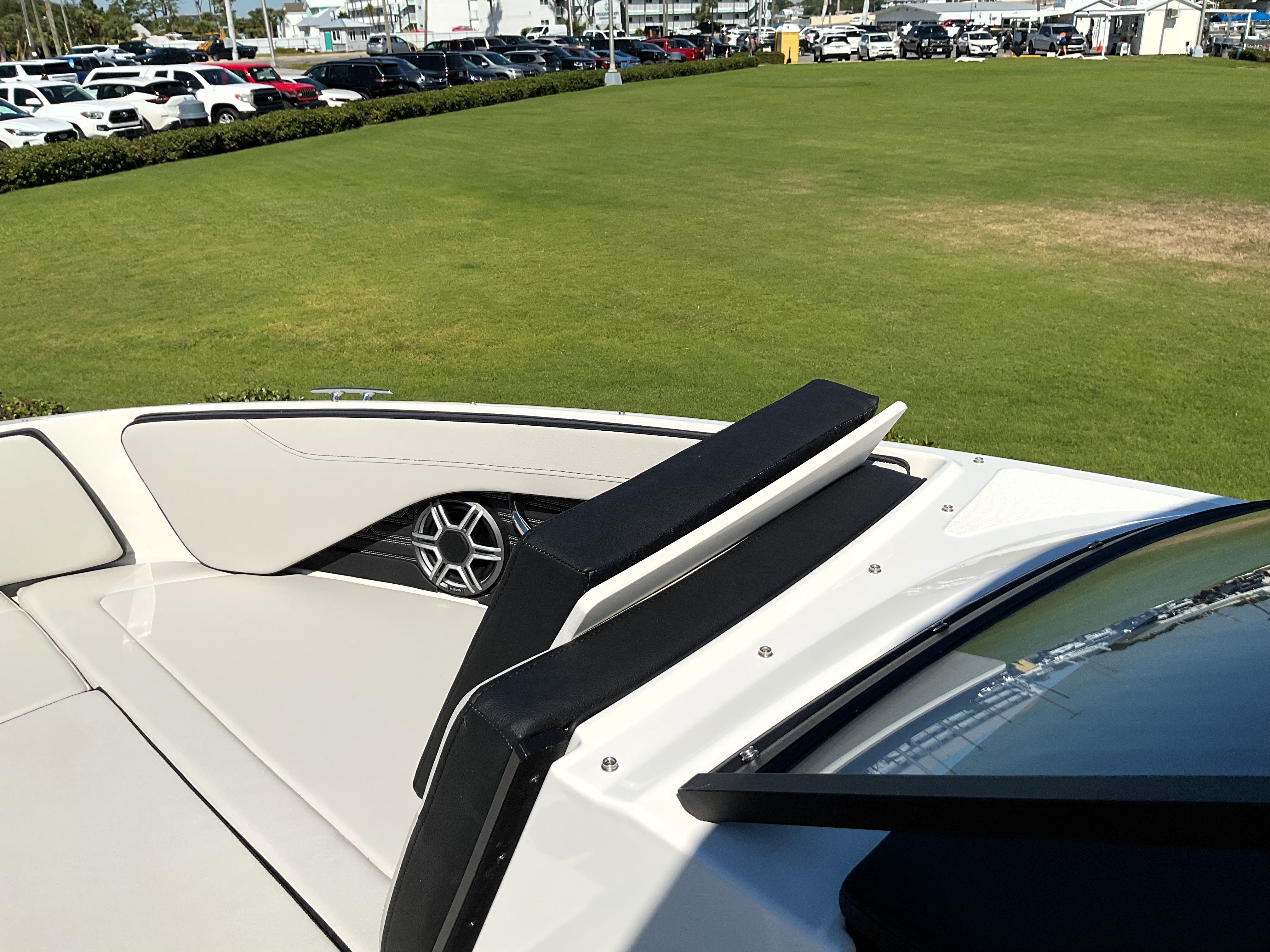 2026 Sea Ray SPX 210 Outboard Image Thumbnail #26