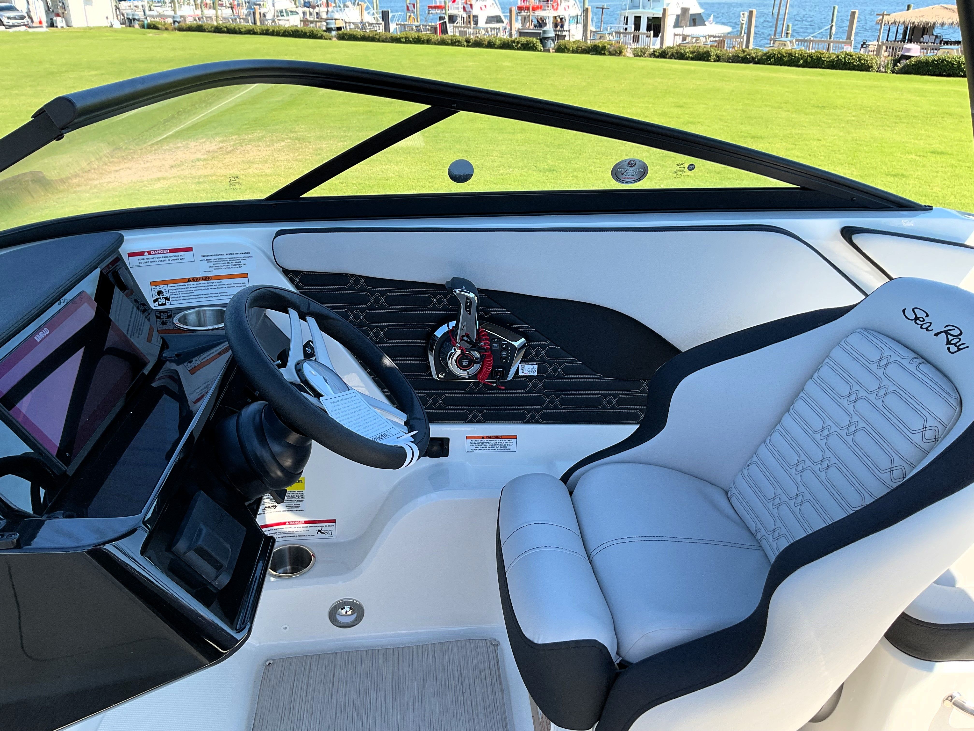 2026 Sea Ray SPX 210 Outboard Image Thumbnail #16