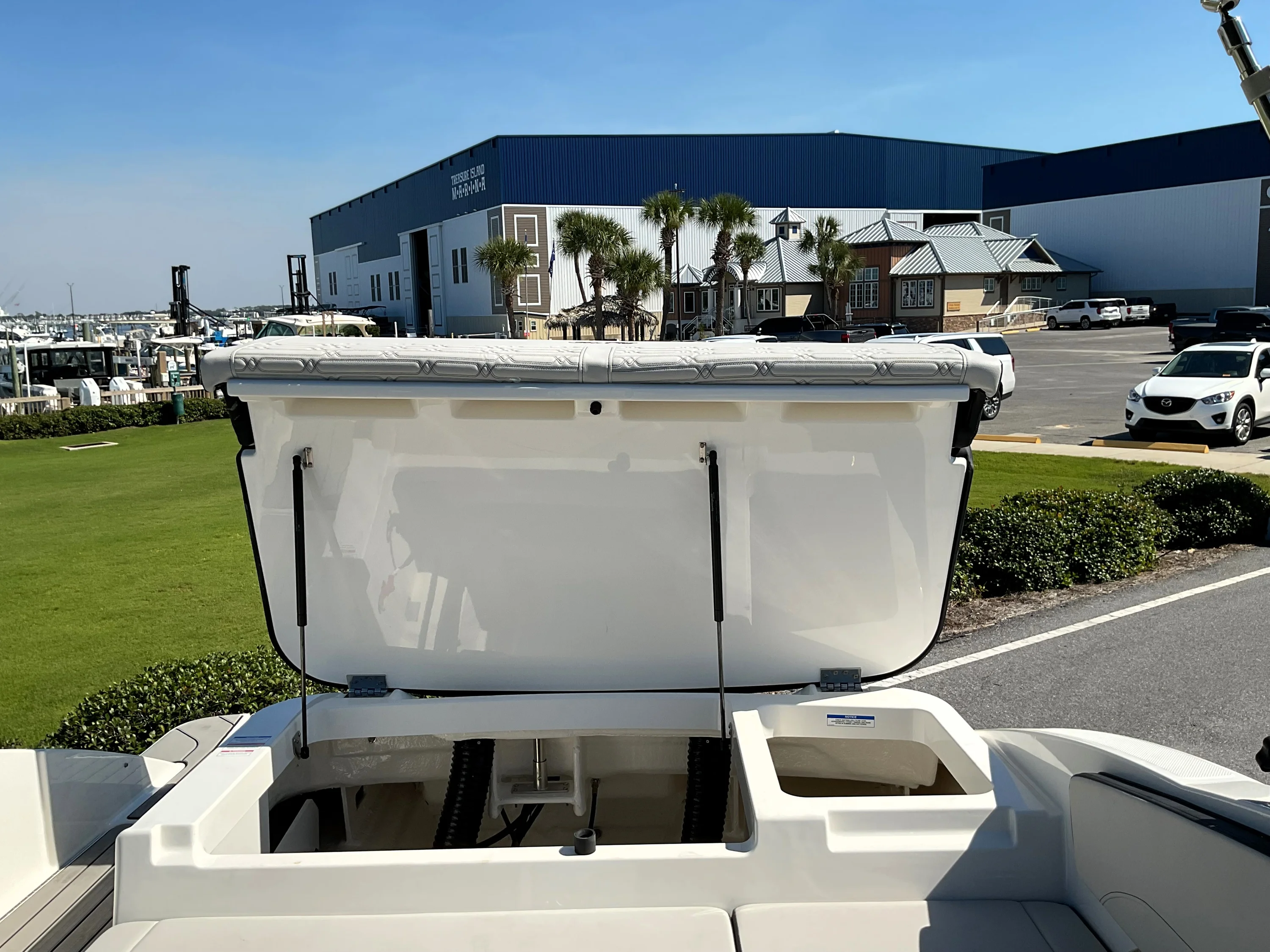2026 Sea Ray SPX 210 Outboard Image Thumbnail #50