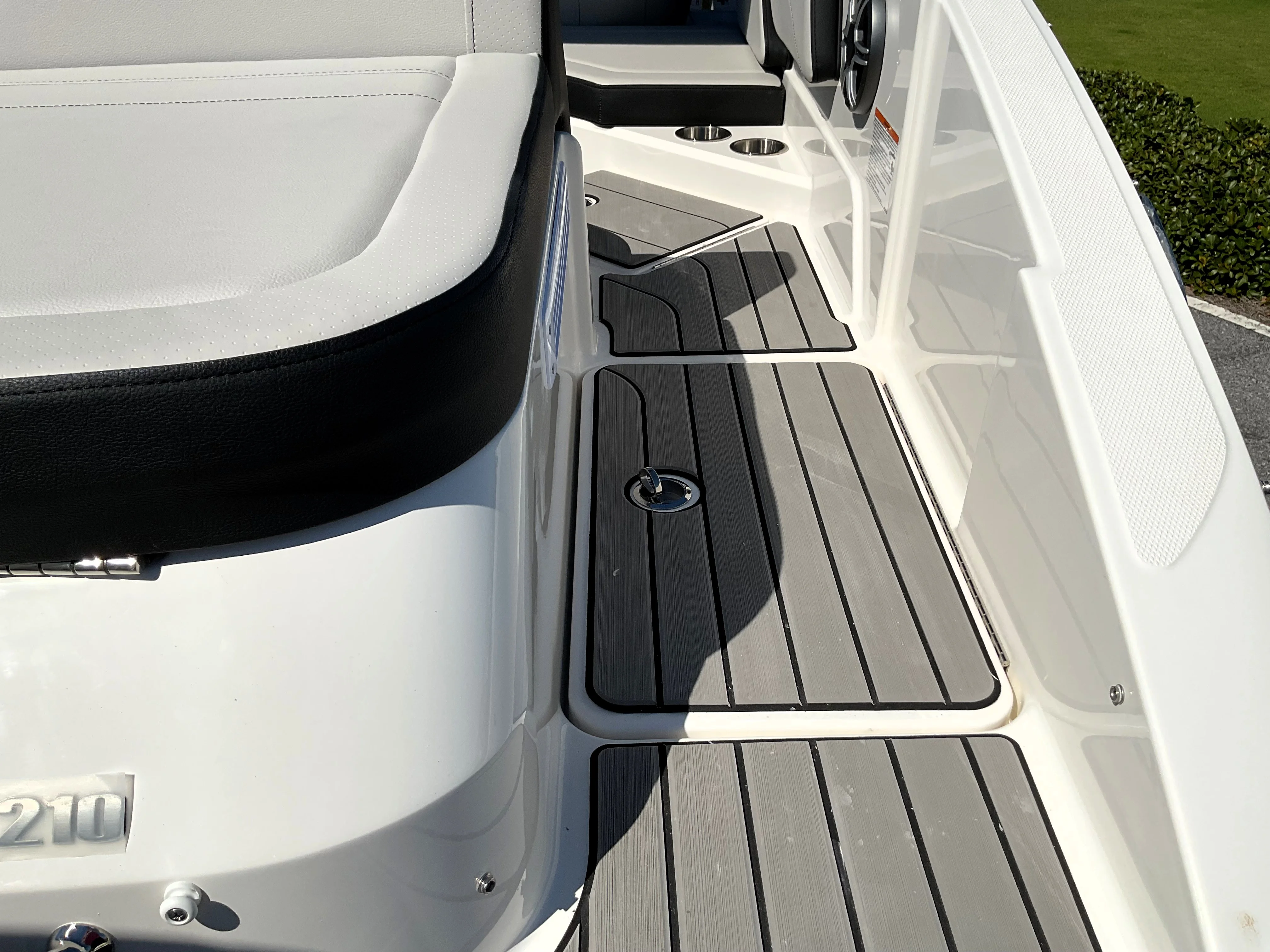 2026 Sea Ray SPX 210 Outboard Image Thumbnail #48