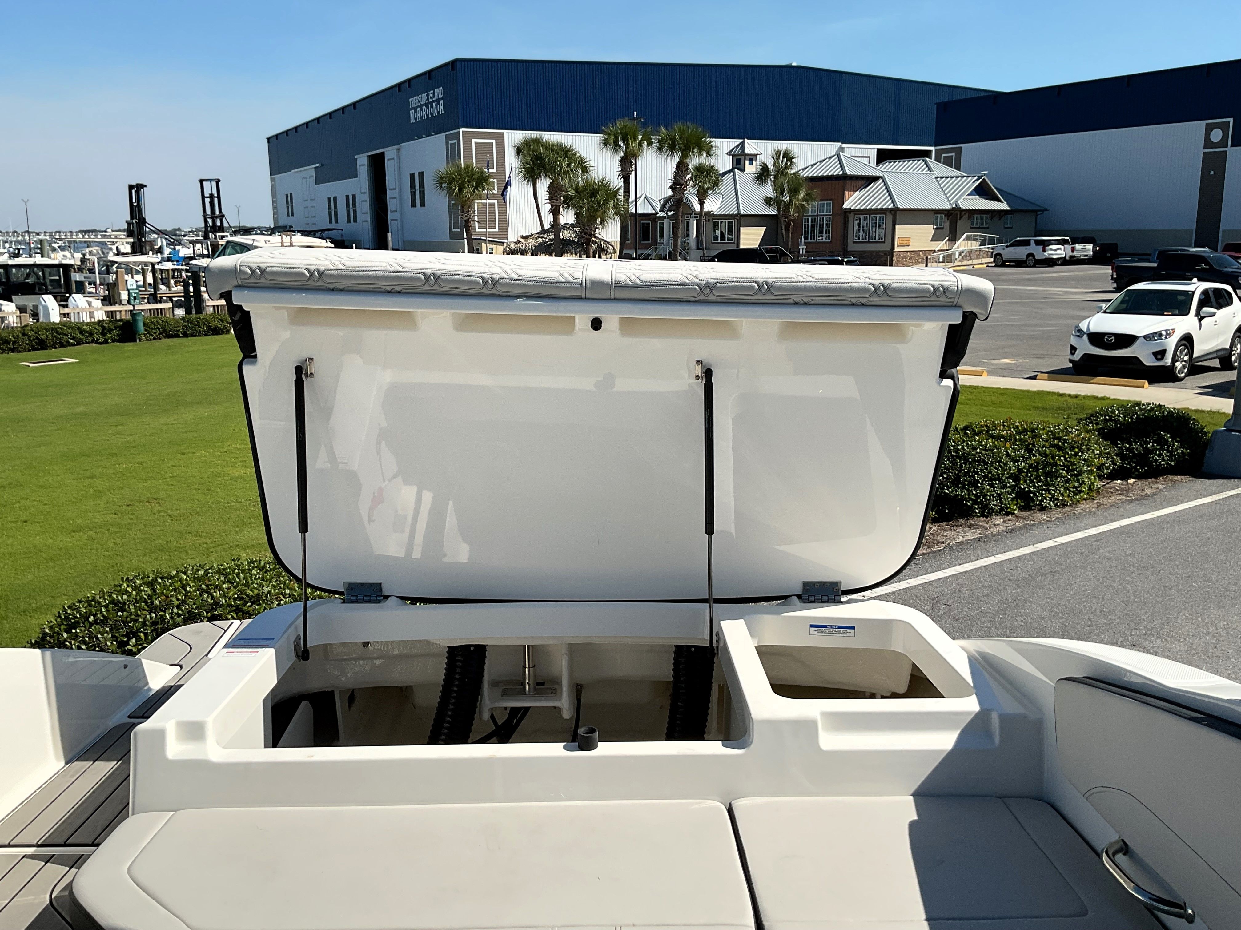 2026 Sea Ray SPX 210 Outboard Image Thumbnail #52