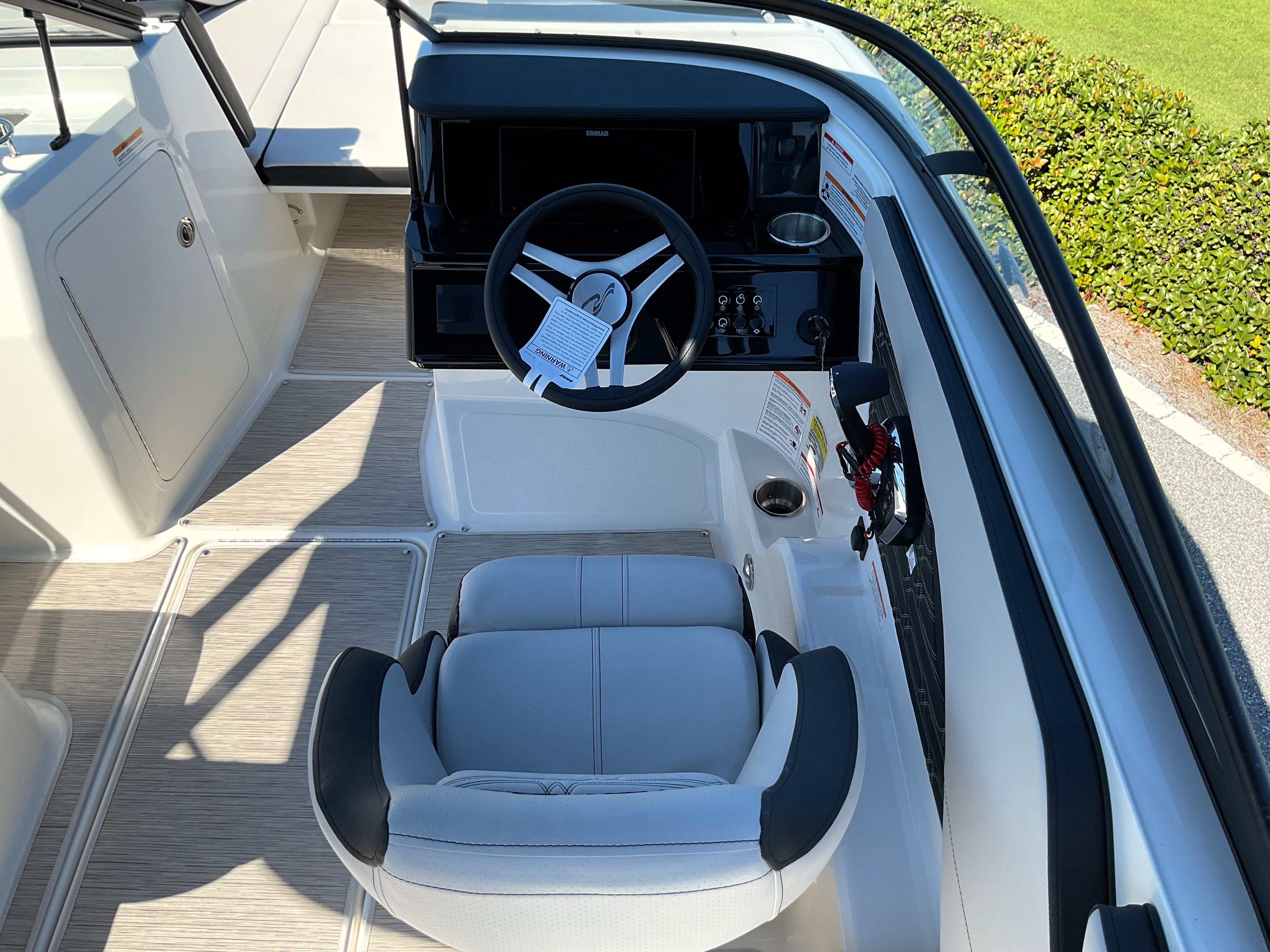 2026 Sea Ray SPX 210 Outboard Image Thumbnail #18