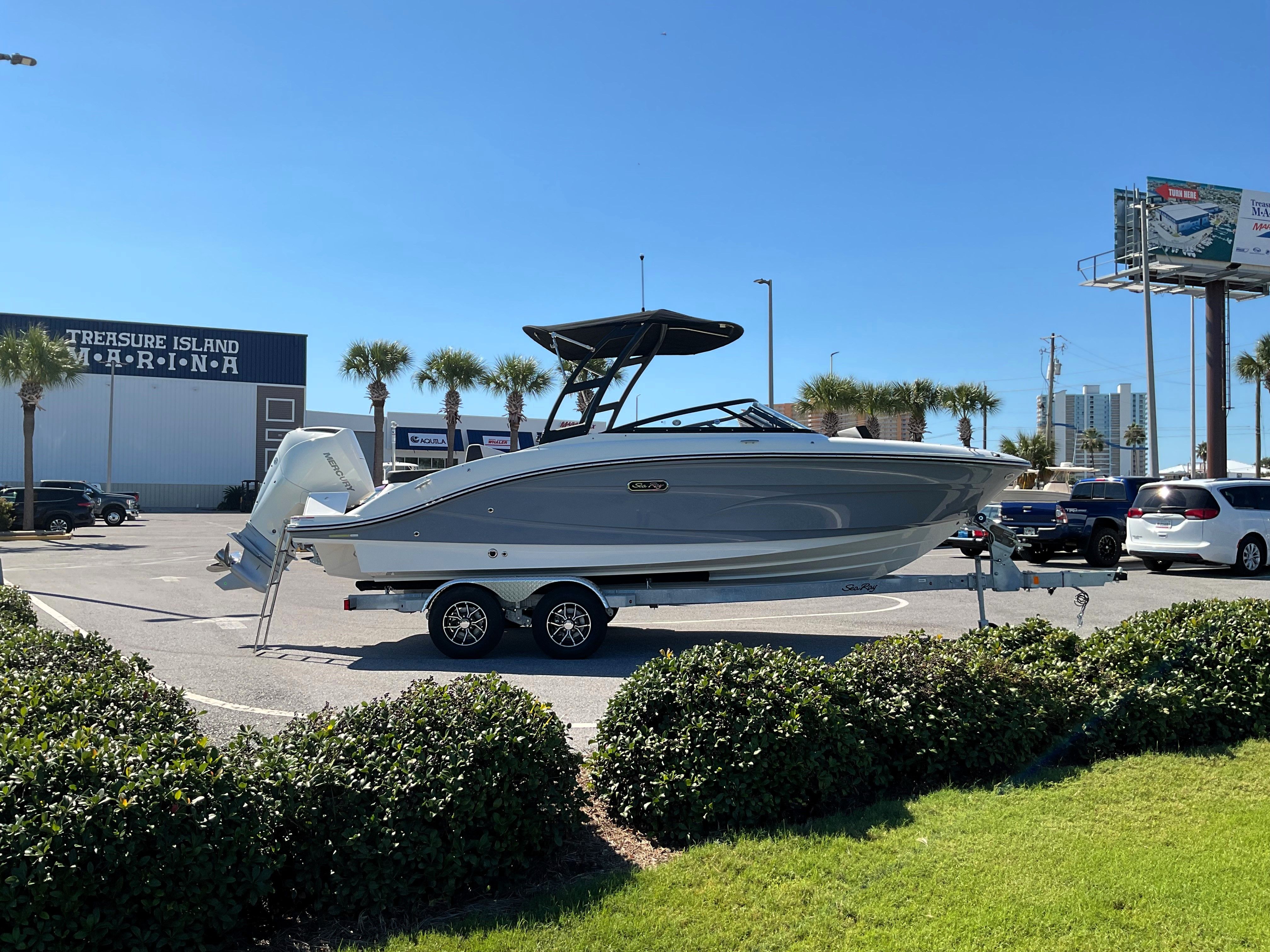 2026 Sea Ray SPX 210 Outboard Image Thumbnail #7