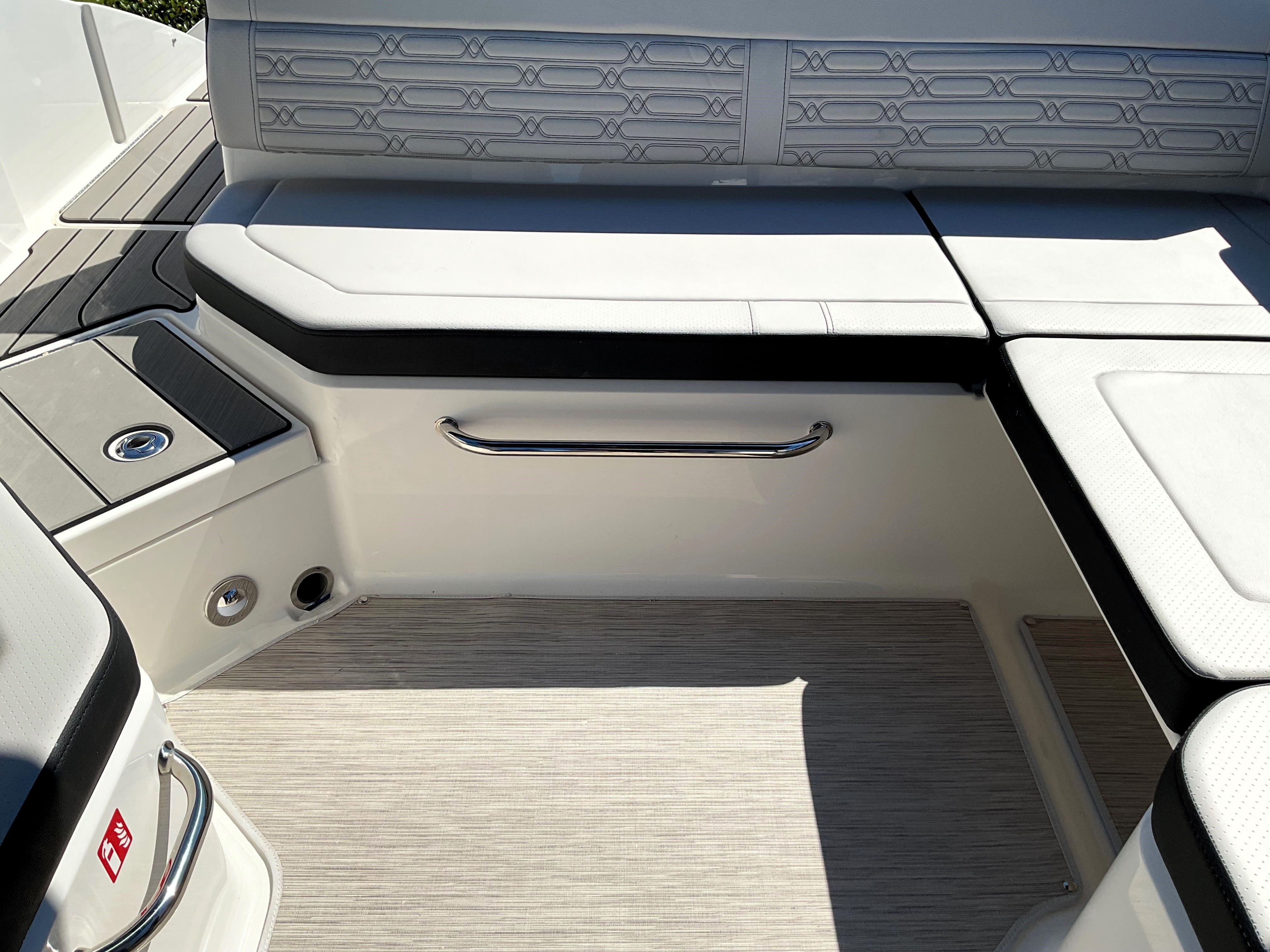 2026 Sea Ray SPX 210 Outboard Image Thumbnail #41