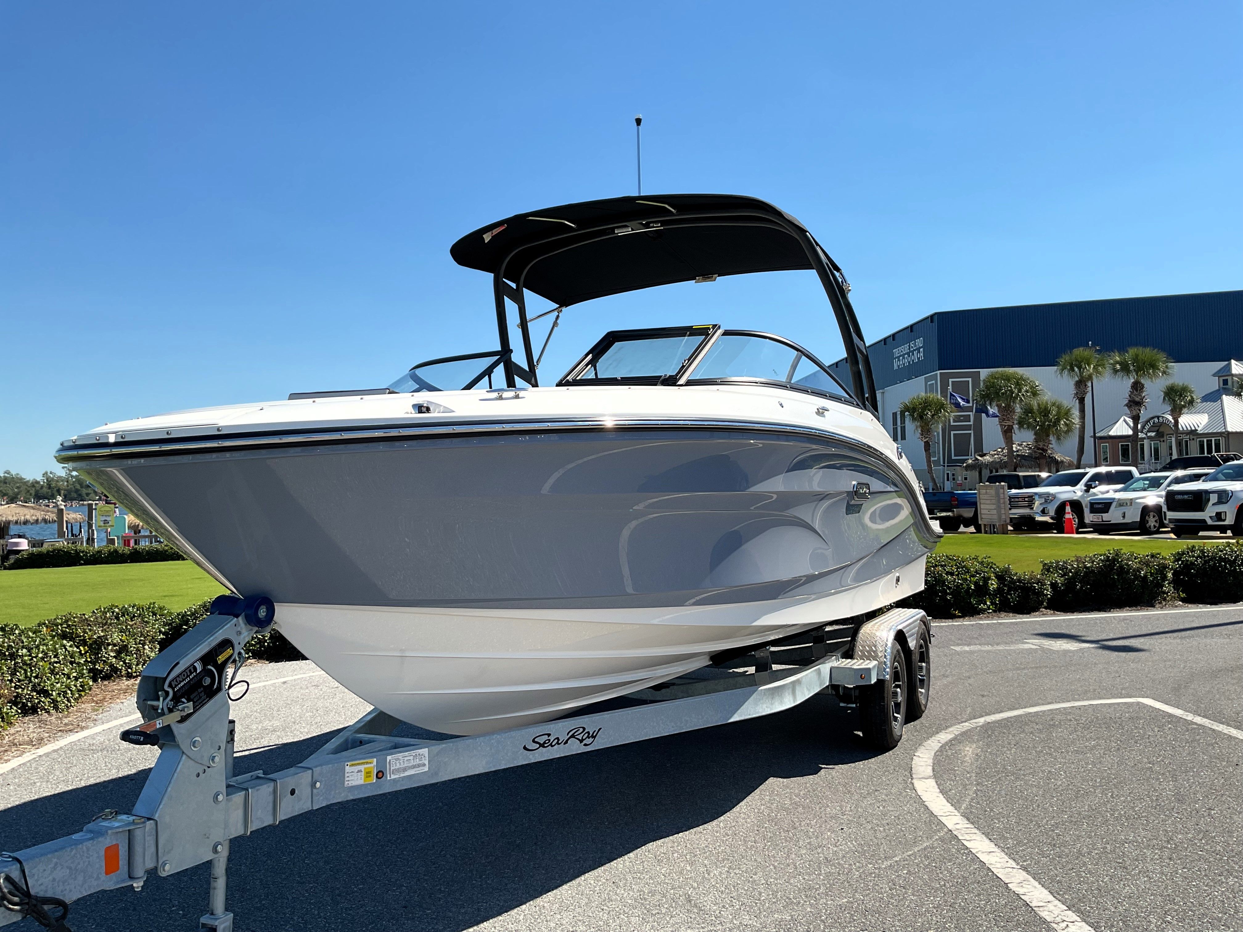 2026 Sea Ray SPX 210 Outboard Image Thumbnail #4