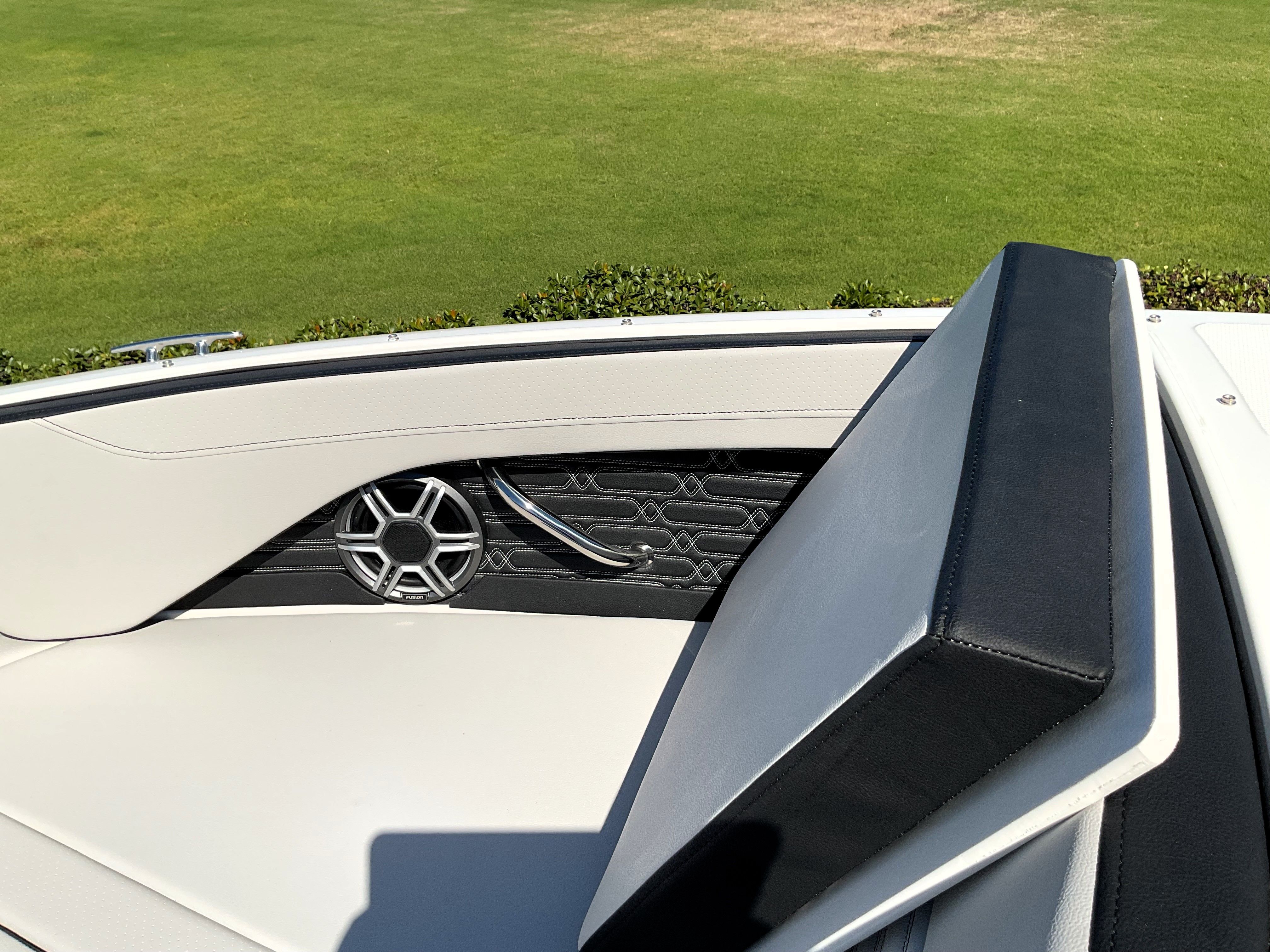 2026 Sea Ray SPX 210 Outboard Image Thumbnail #25