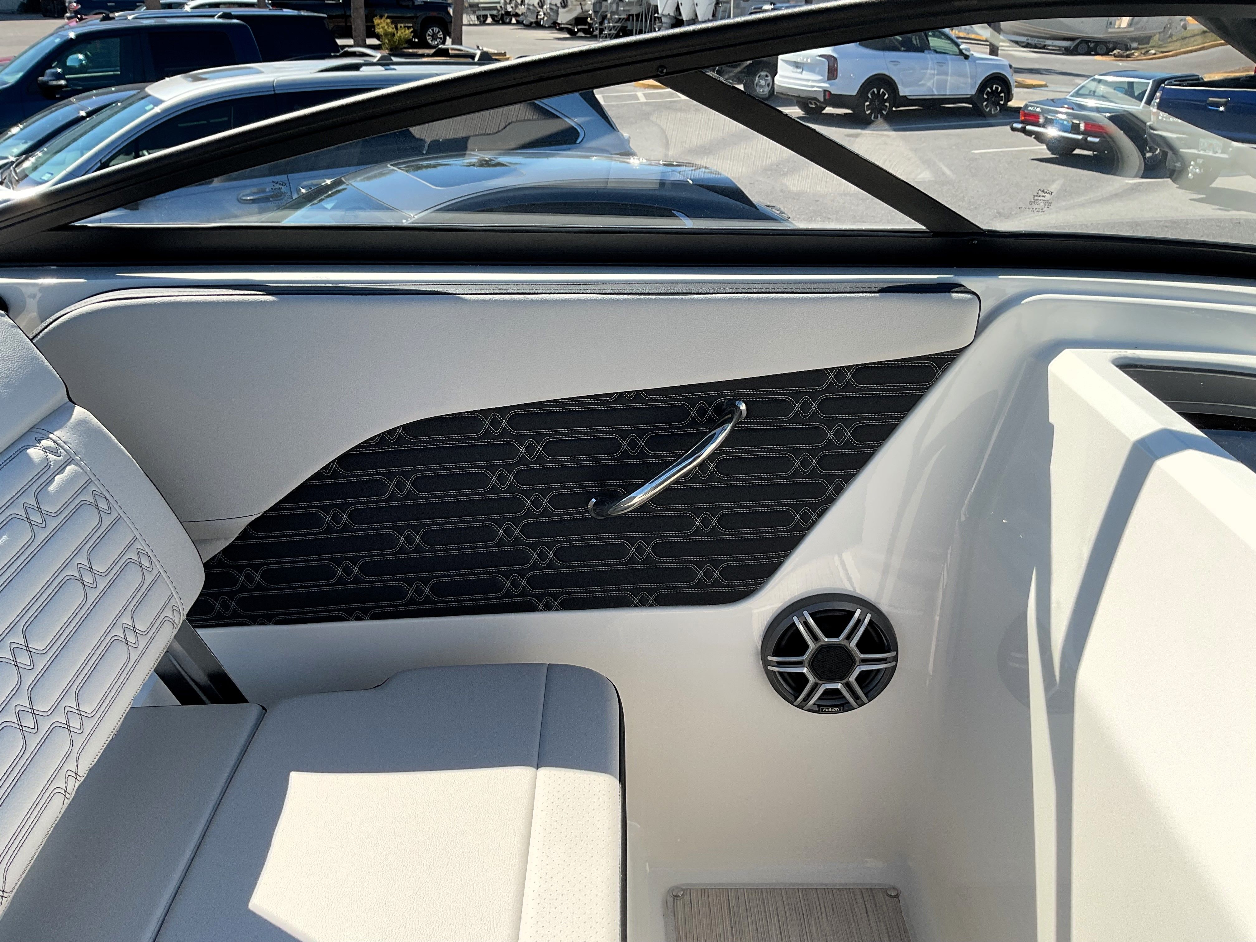 2026 Sea Ray SPX 210 Outboard Image Thumbnail #36