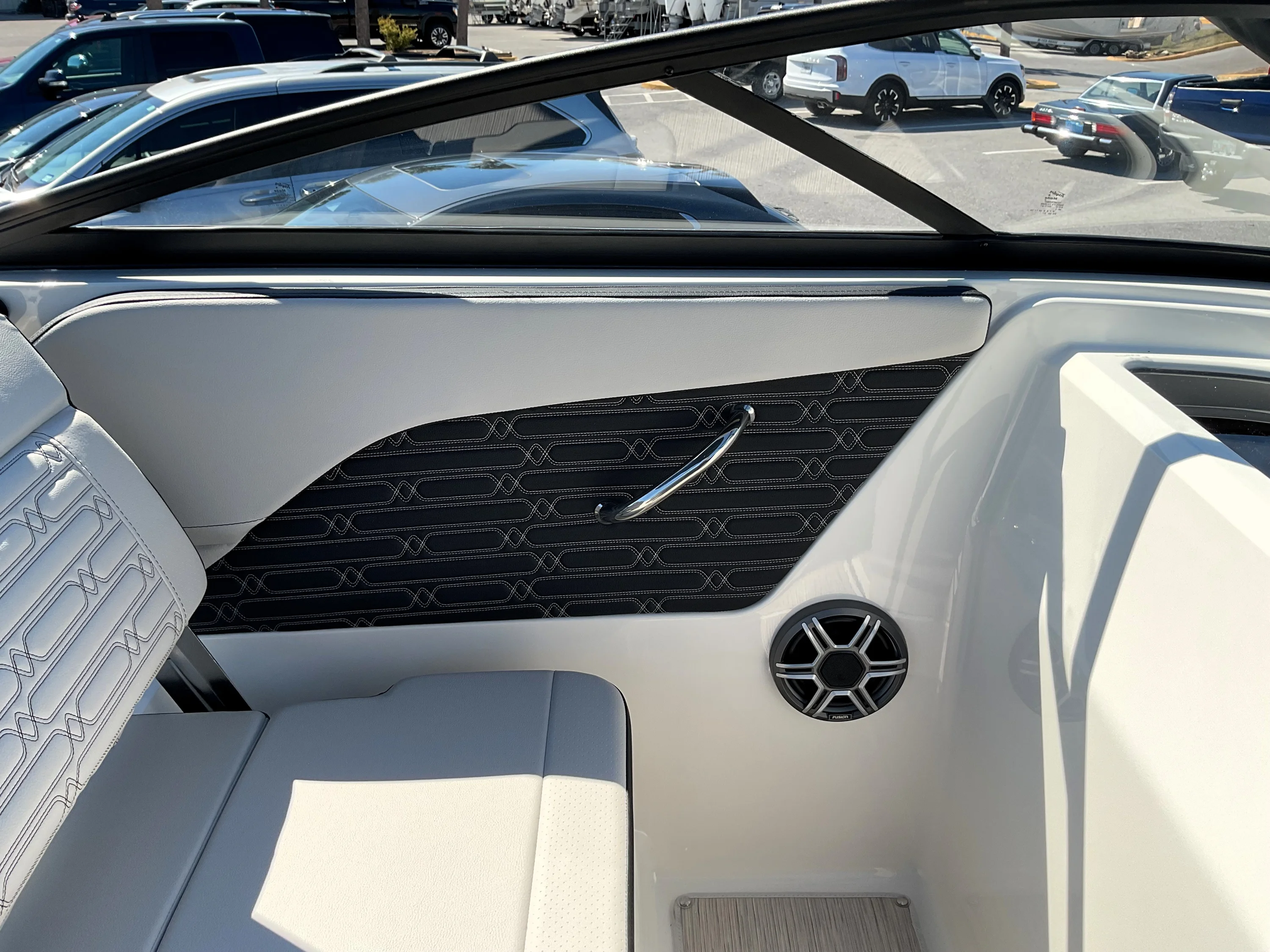 2026 Sea Ray SPX 210 Outboard Image Thumbnail #36