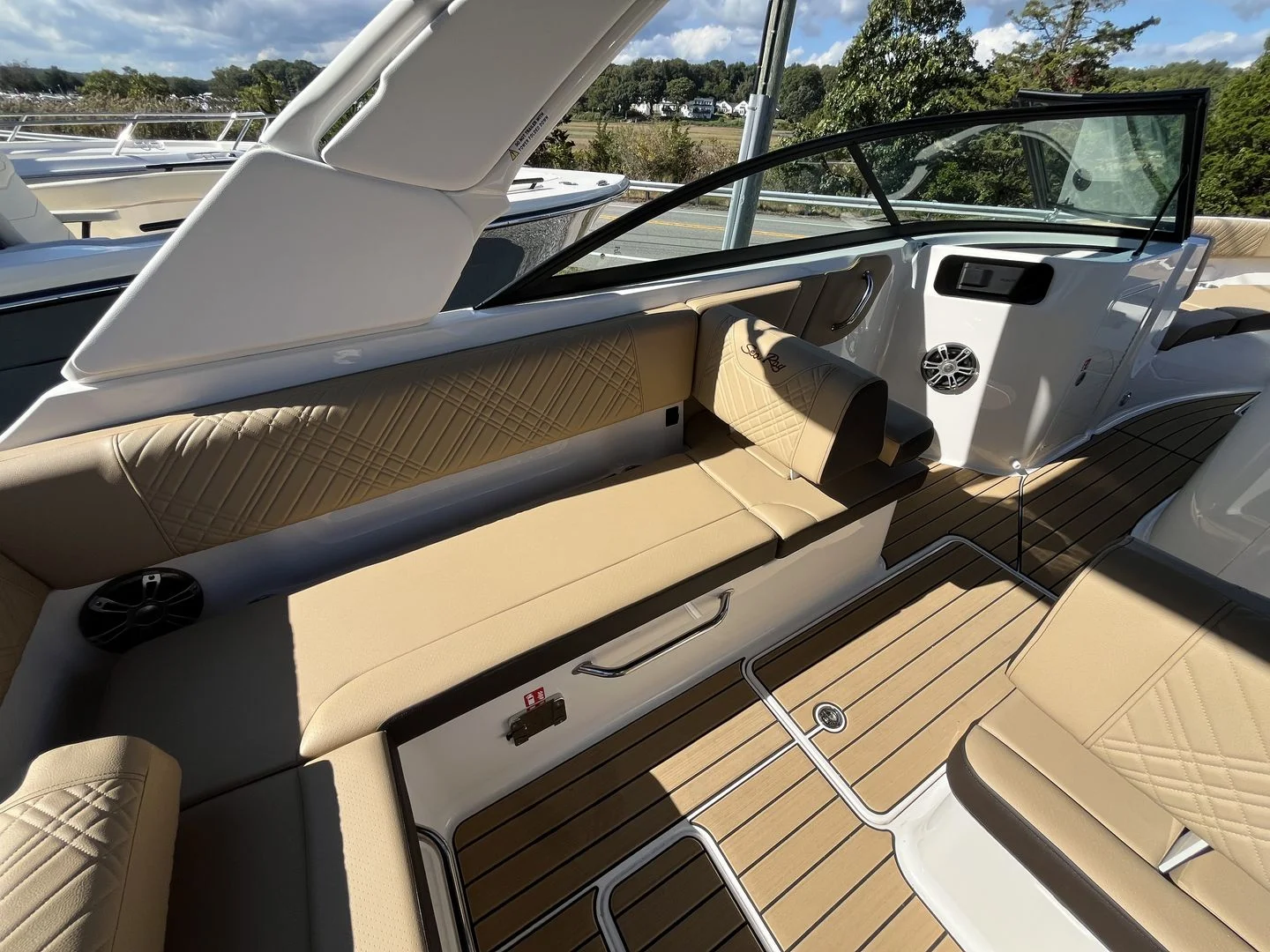 2026 Sea Ray SDX 250 Outboard Image Thumbnail #6