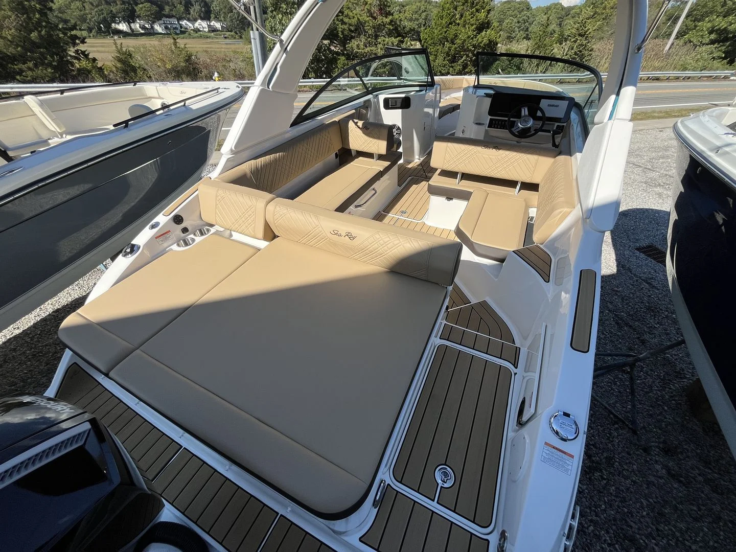 2026 Sea Ray SDX 250 Outboard Image Thumbnail #3