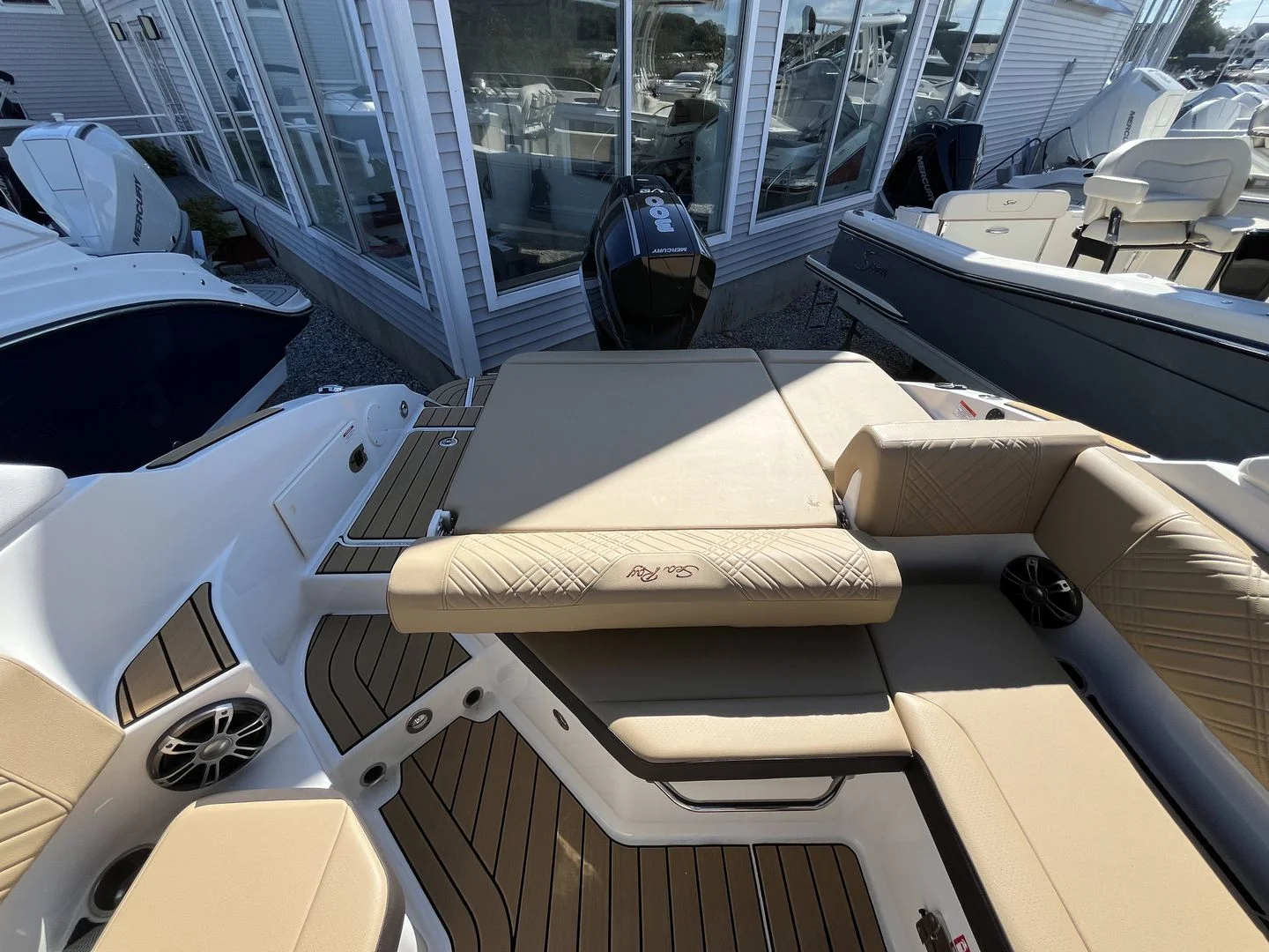 2026 Sea Ray SDX 250 Outboard Image Thumbnail #5