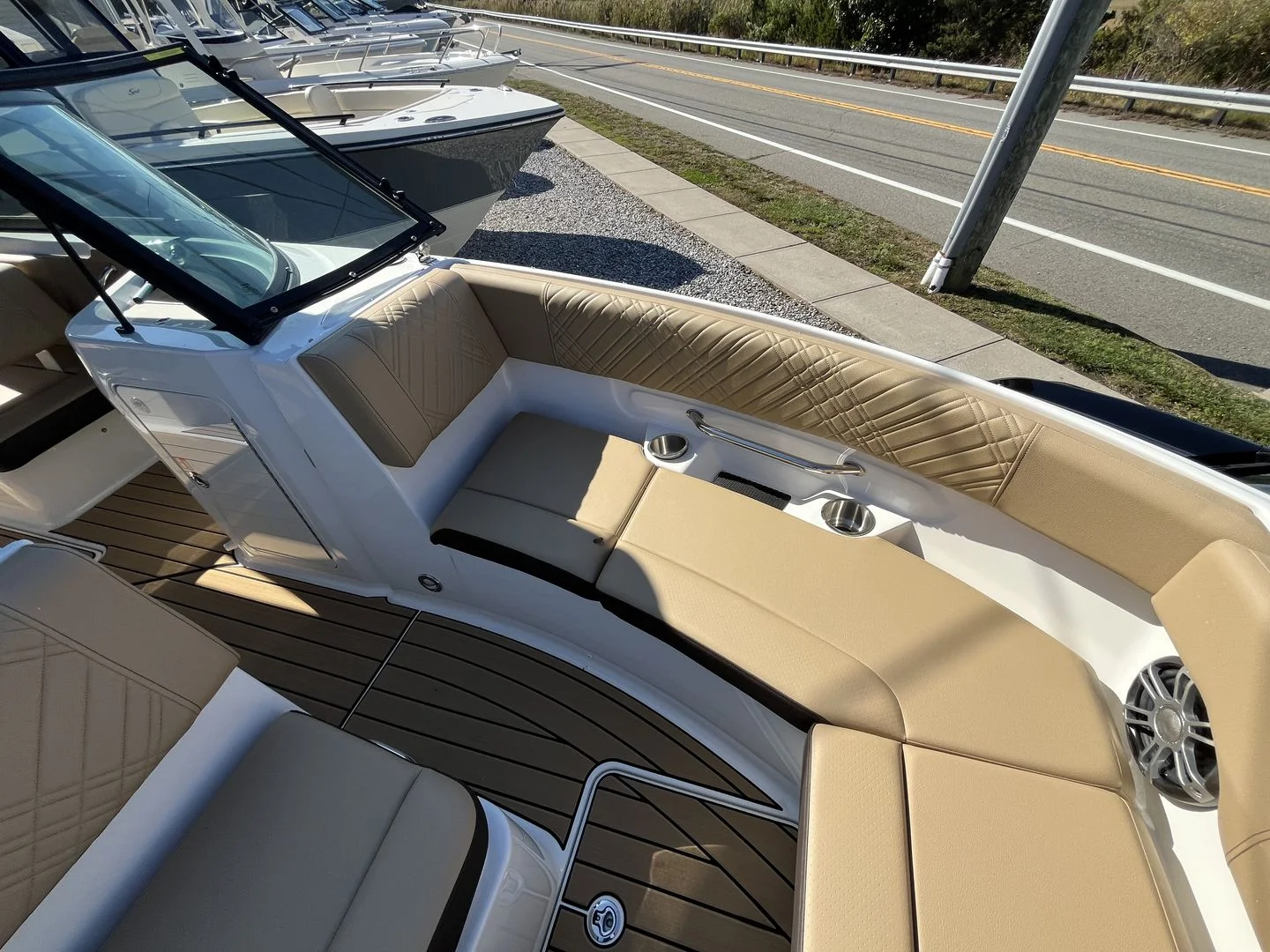 2026 Sea Ray SDX 250 Outboard Image Thumbnail #14