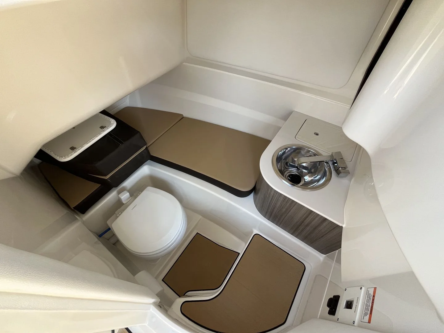 2026 Sea Ray SDX 250 Outboard Image Thumbnail #12