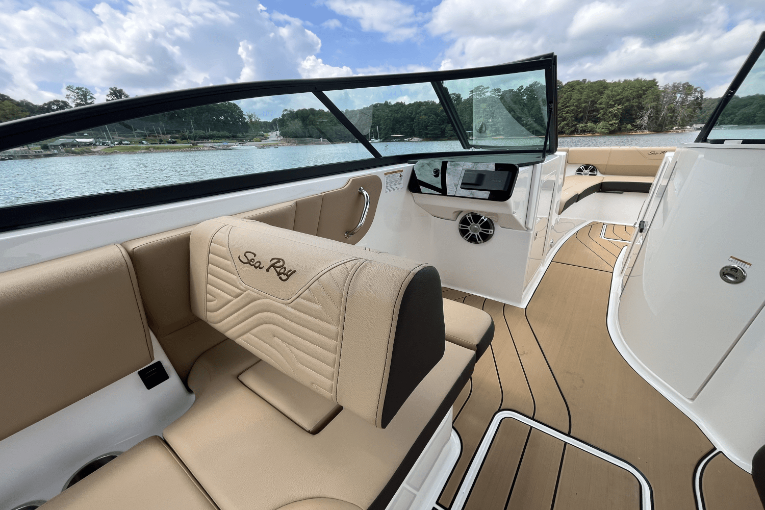 2025 Sea Ray SDX 270 Surf Image Thumbnail #17