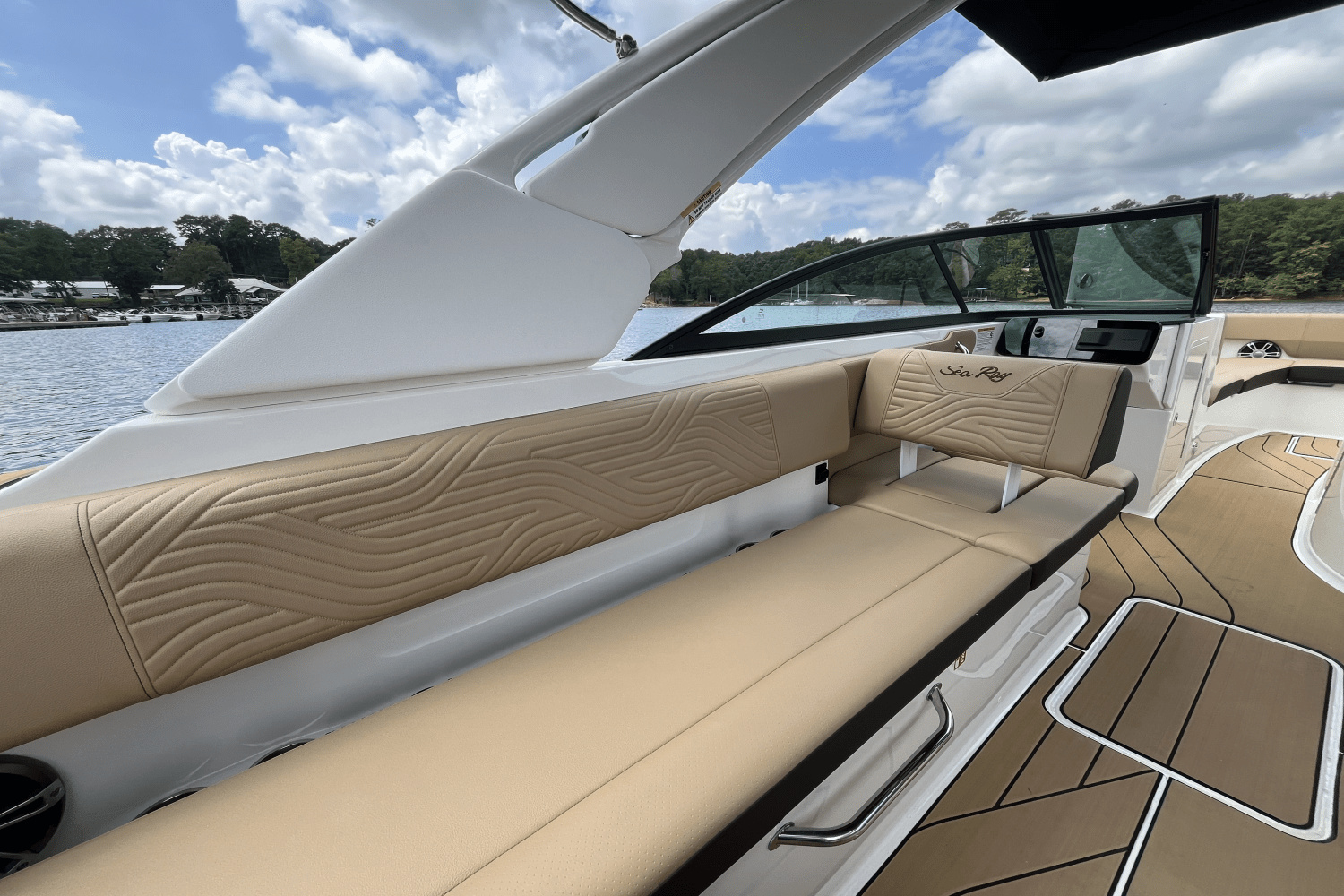 2025 Sea Ray SDX 270 Surf Image Thumbnail #16