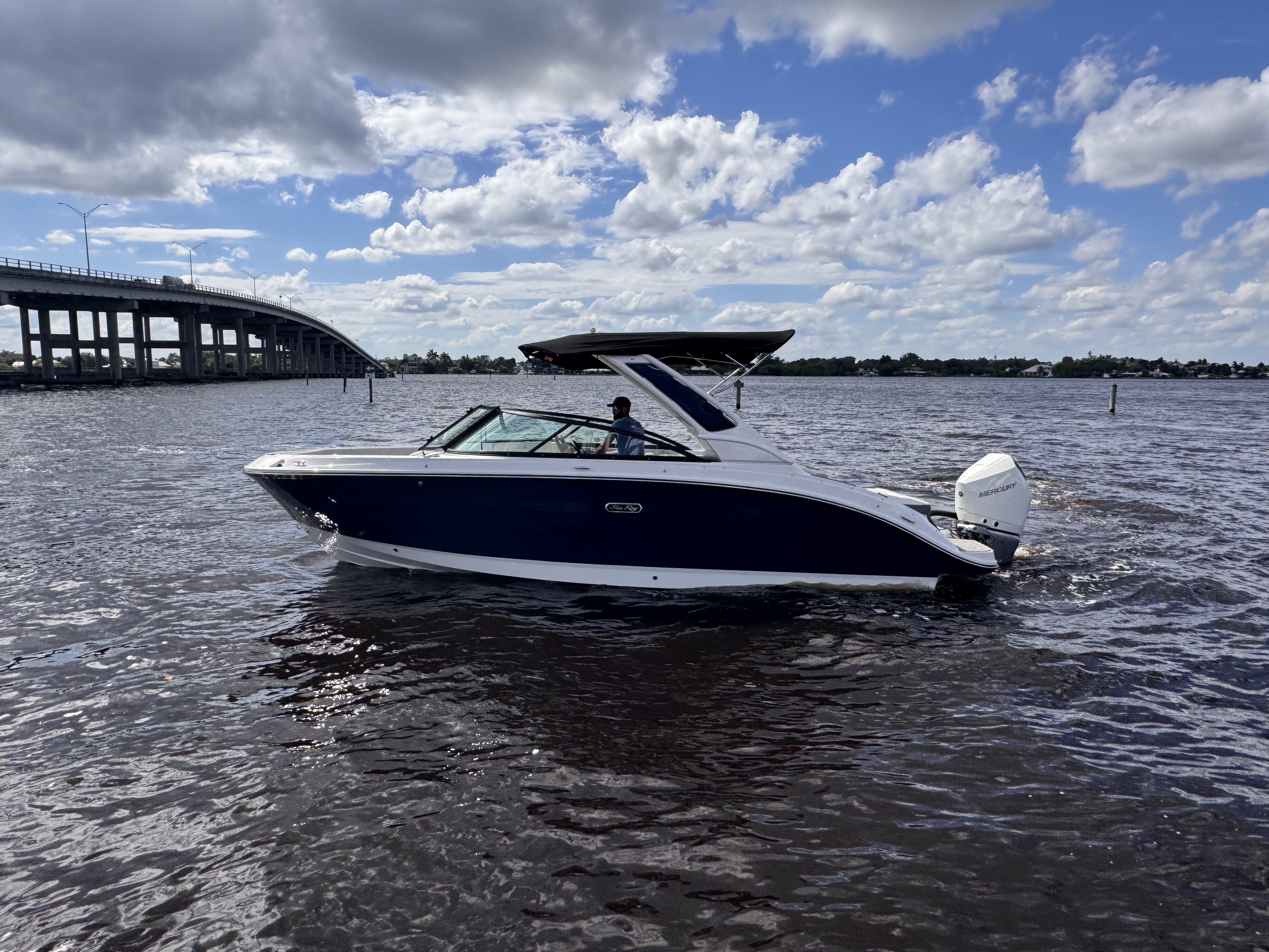 2026 Sea Ray SDX 250 Outboard Image Thumbnail #2