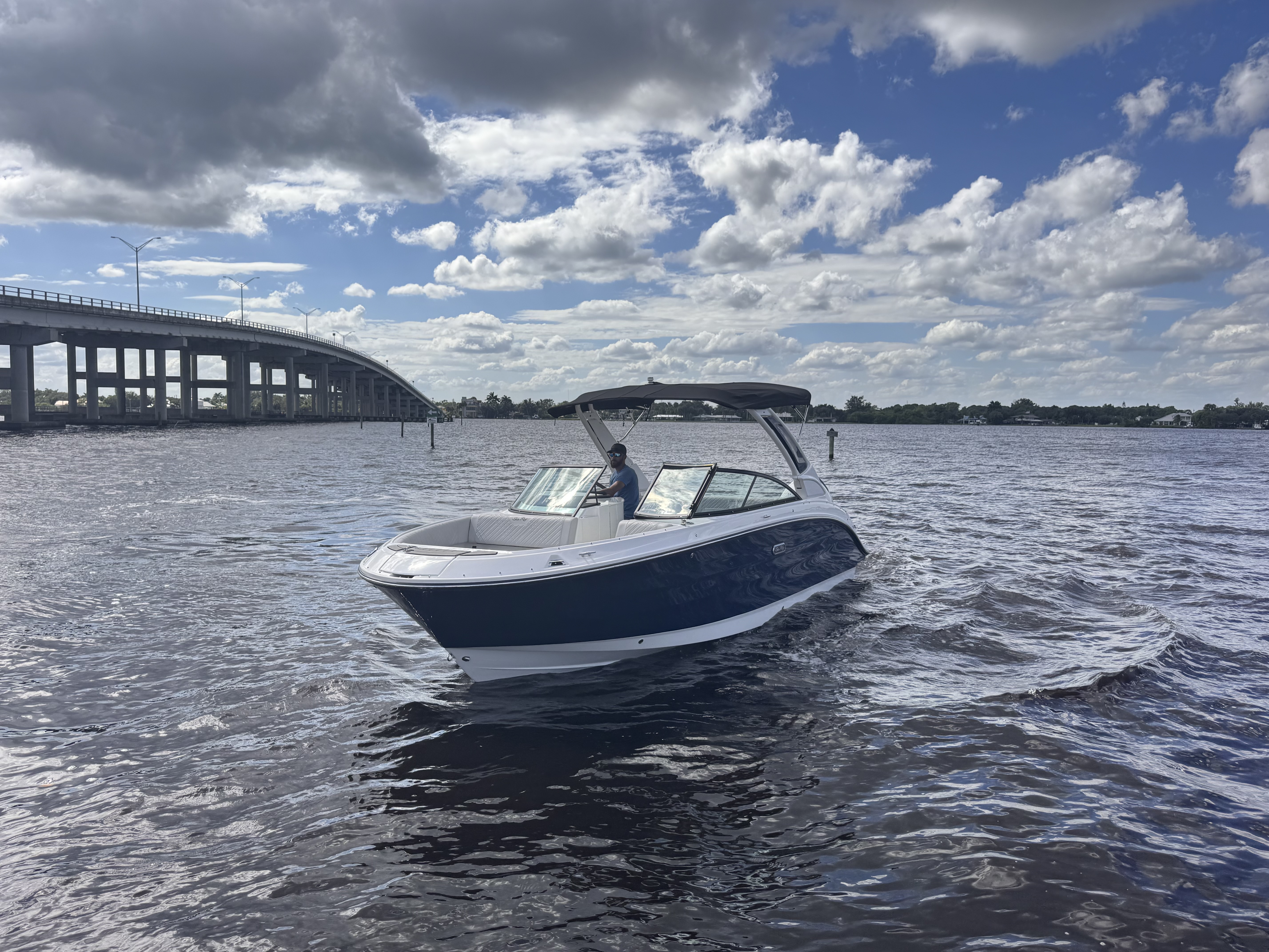 2026 Sea Ray SDX 250 Outboard Image Thumbnail #1