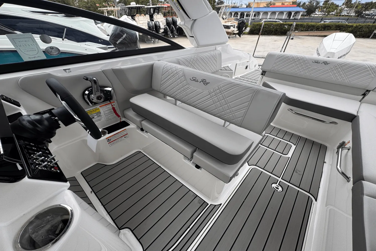 2026 Sea Ray SDX 250 Outboard Image Thumbnail #7