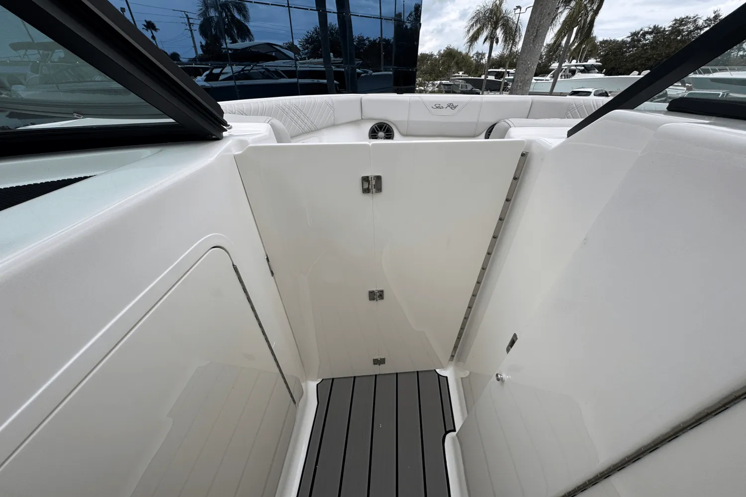 2026 Sea Ray SDX 250 Outboard Image Thumbnail #12