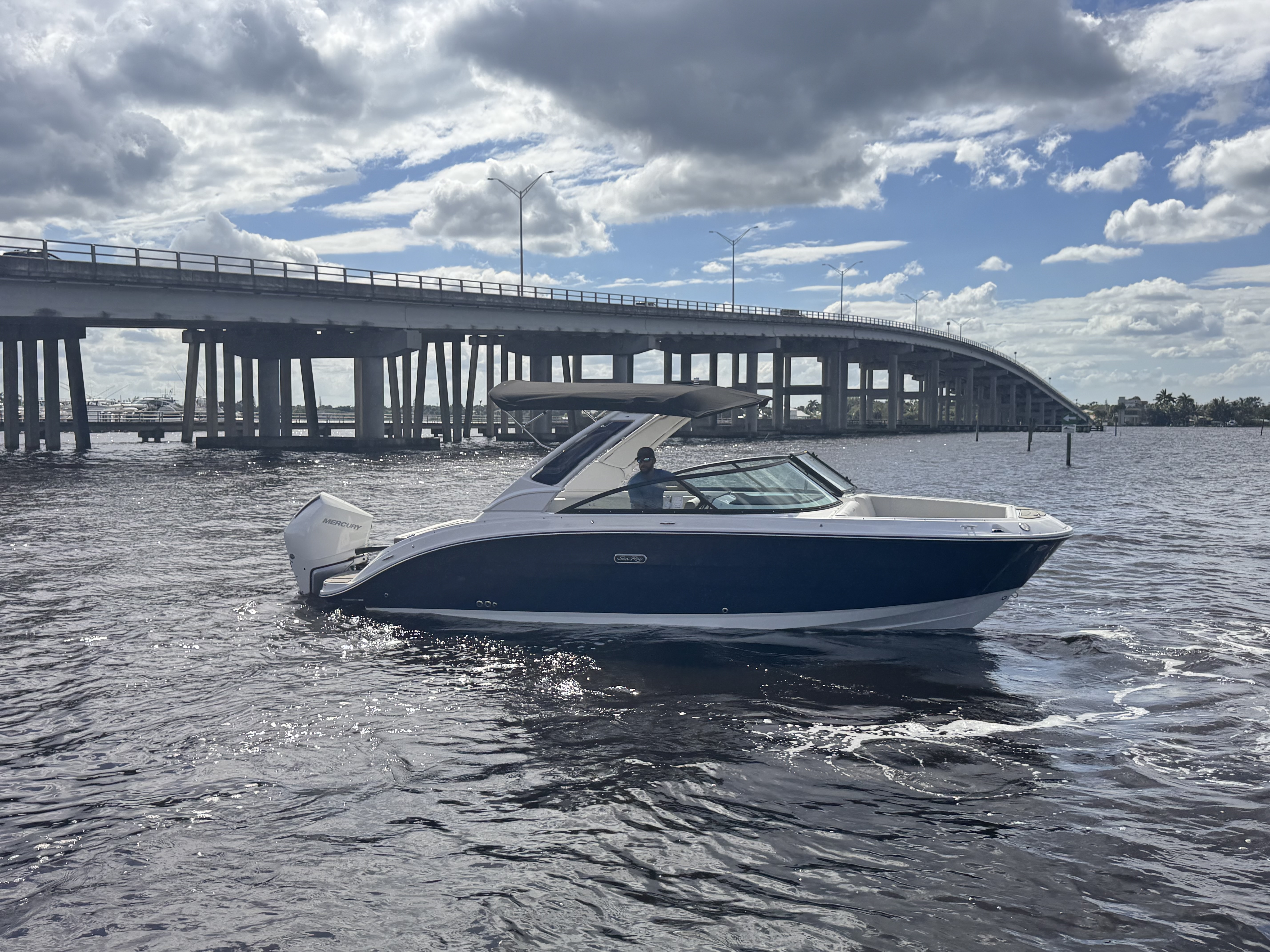2026 Sea Ray SDX 250 Outboard Image Thumbnail #21