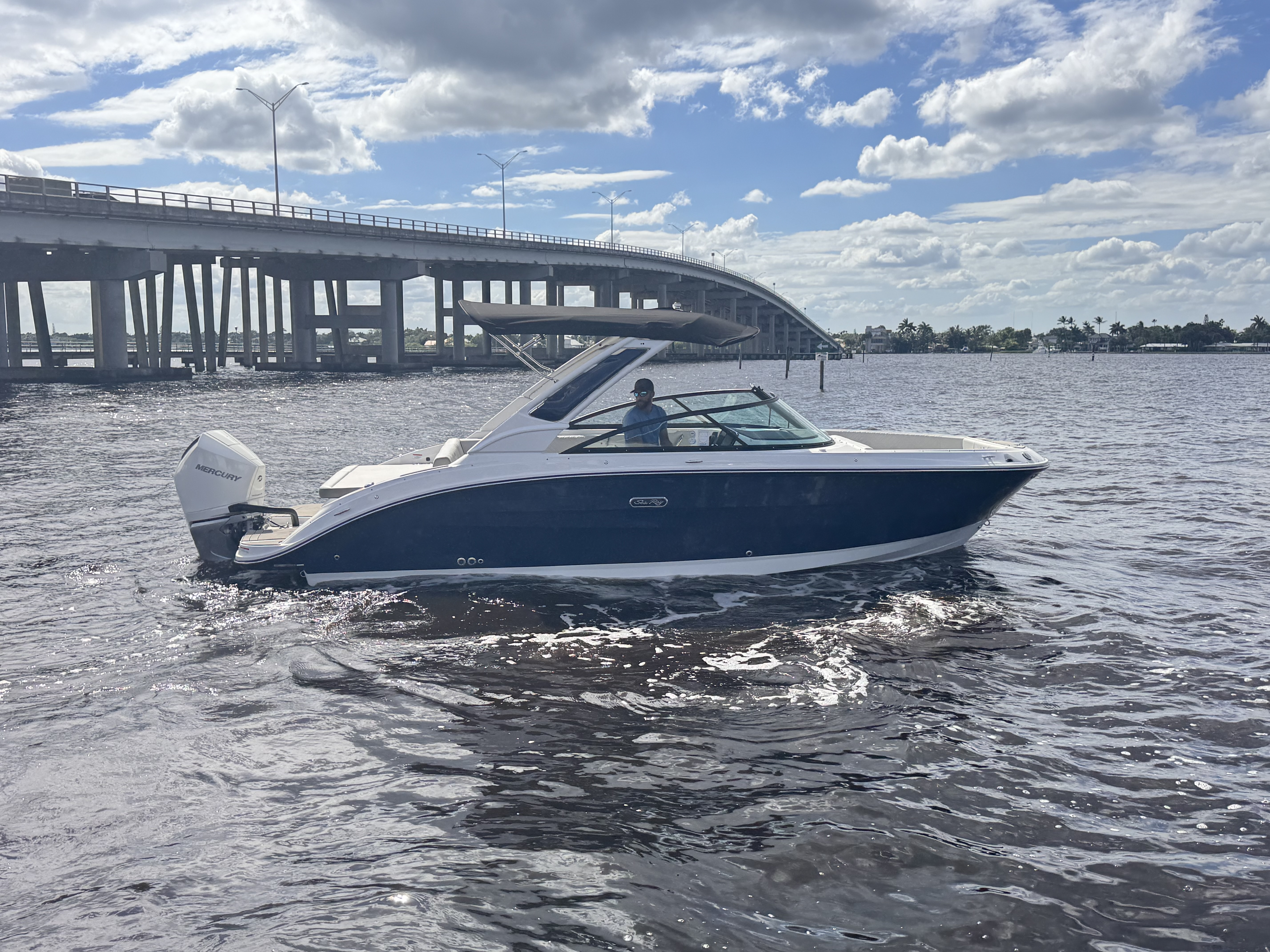 2026 Sea Ray SDX 250 Outboard Image Thumbnail #0