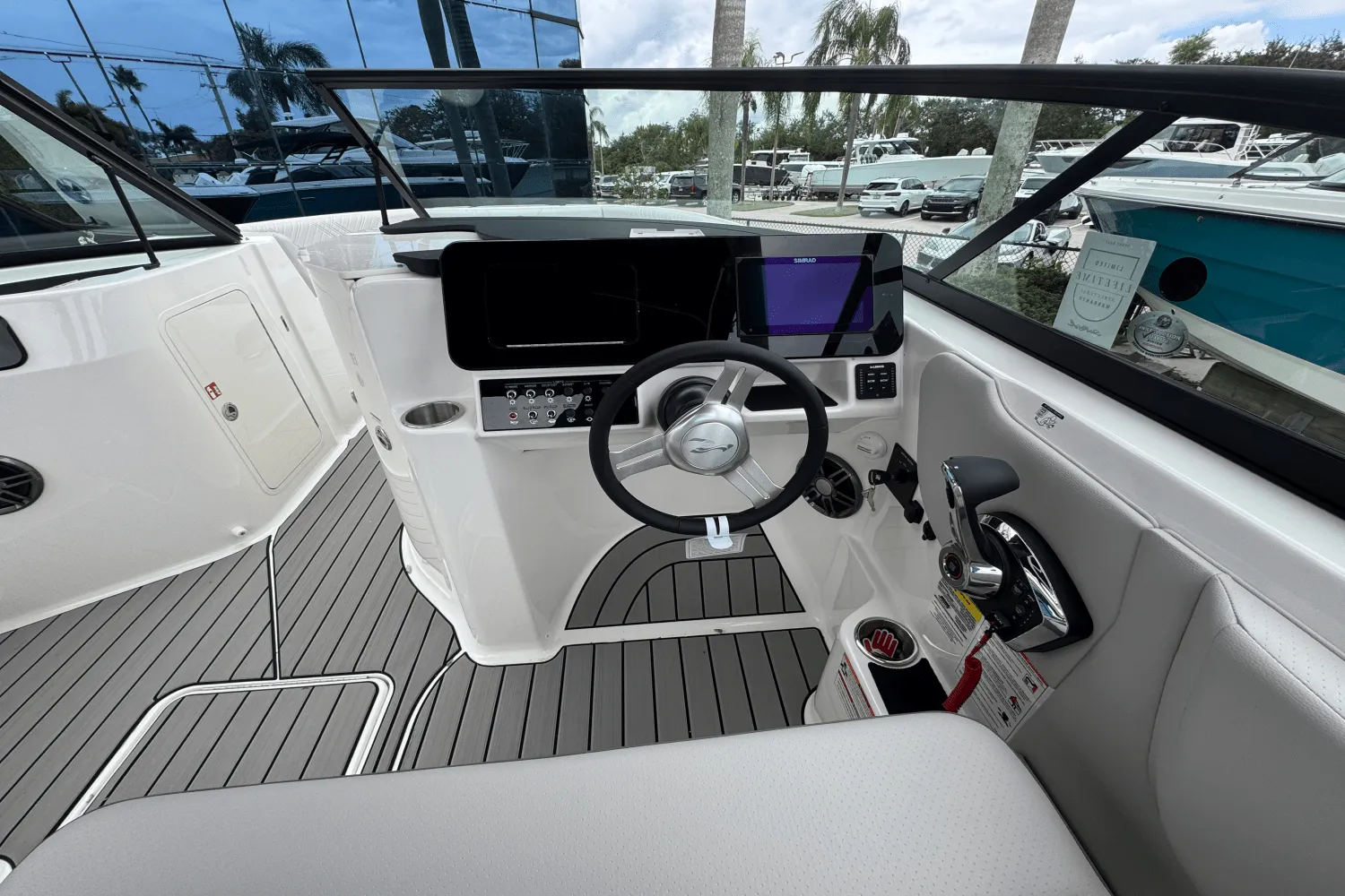 2026 Sea Ray SDX 250 Outboard Image Thumbnail #8