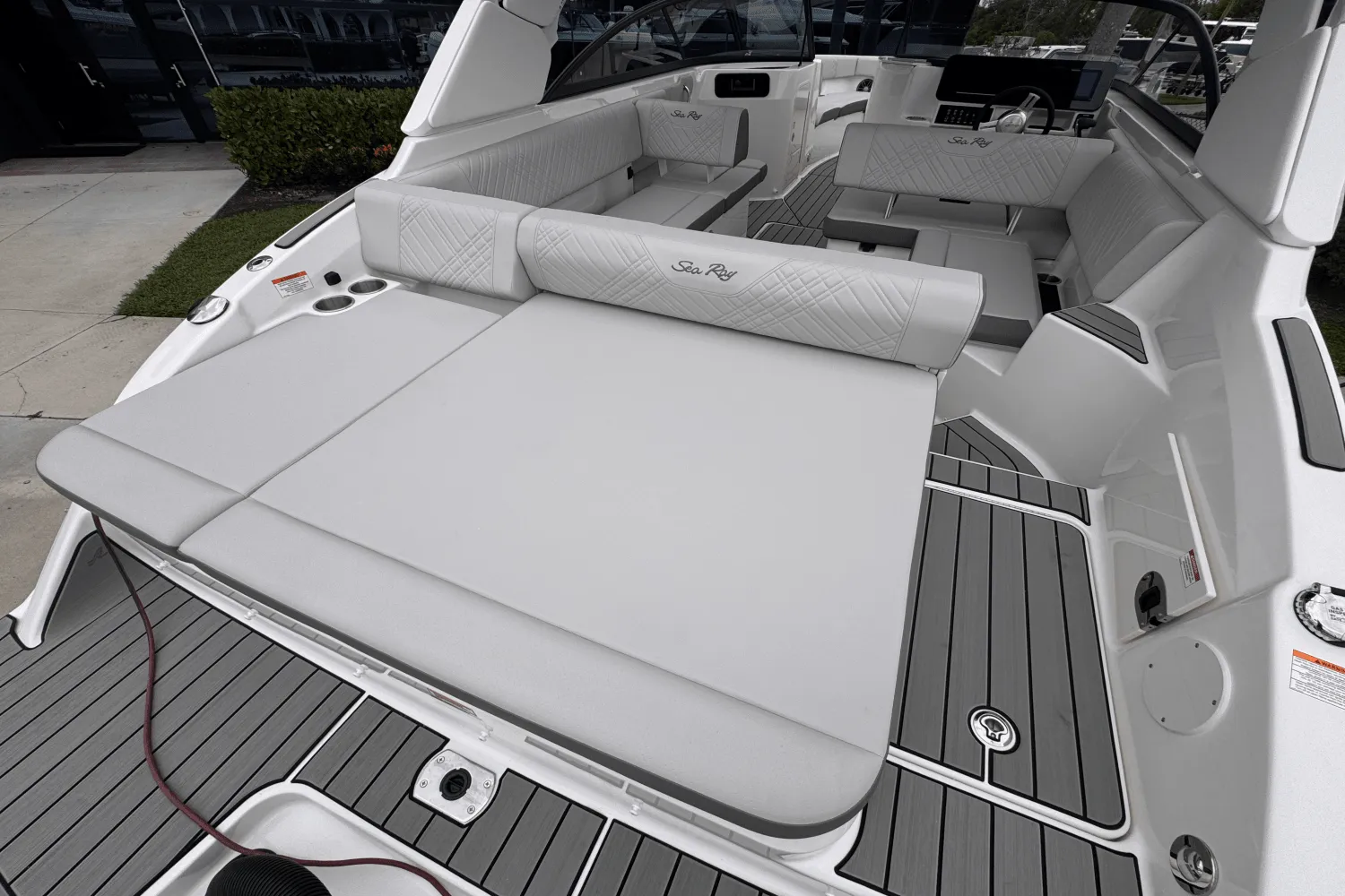 2026 Sea Ray SDX 250 Outboard Image Thumbnail #2