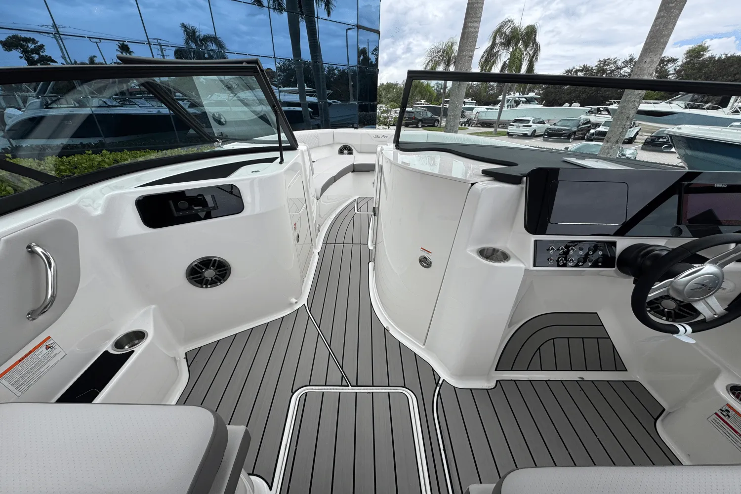 2026 Sea Ray SDX 250 Outboard Image Thumbnail #11