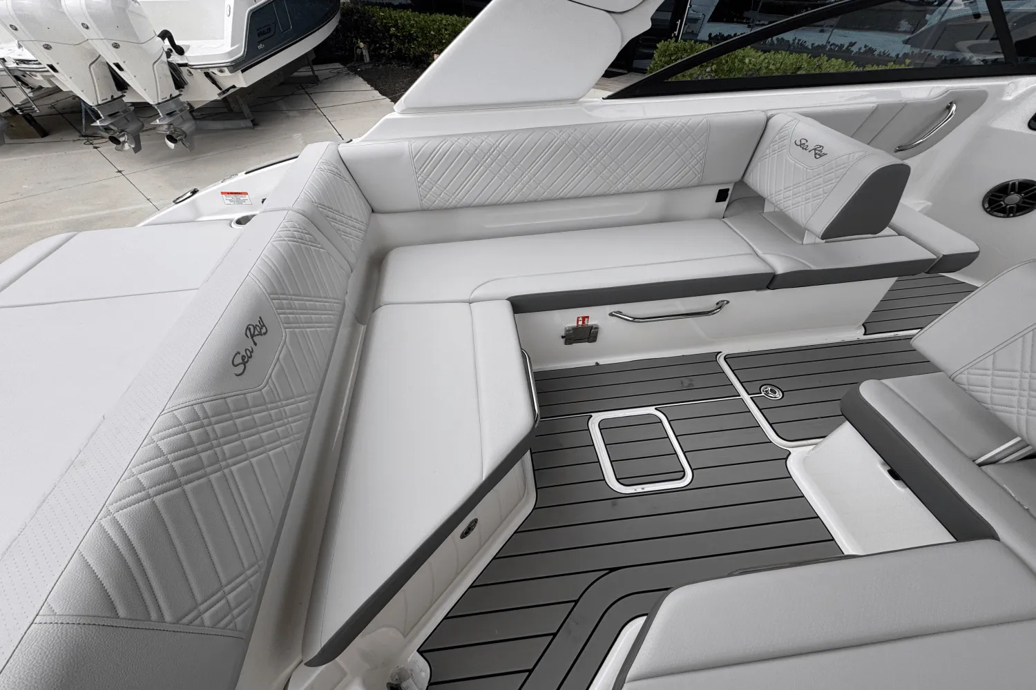 2026 Sea Ray SDX 250 Outboard Image Thumbnail #3