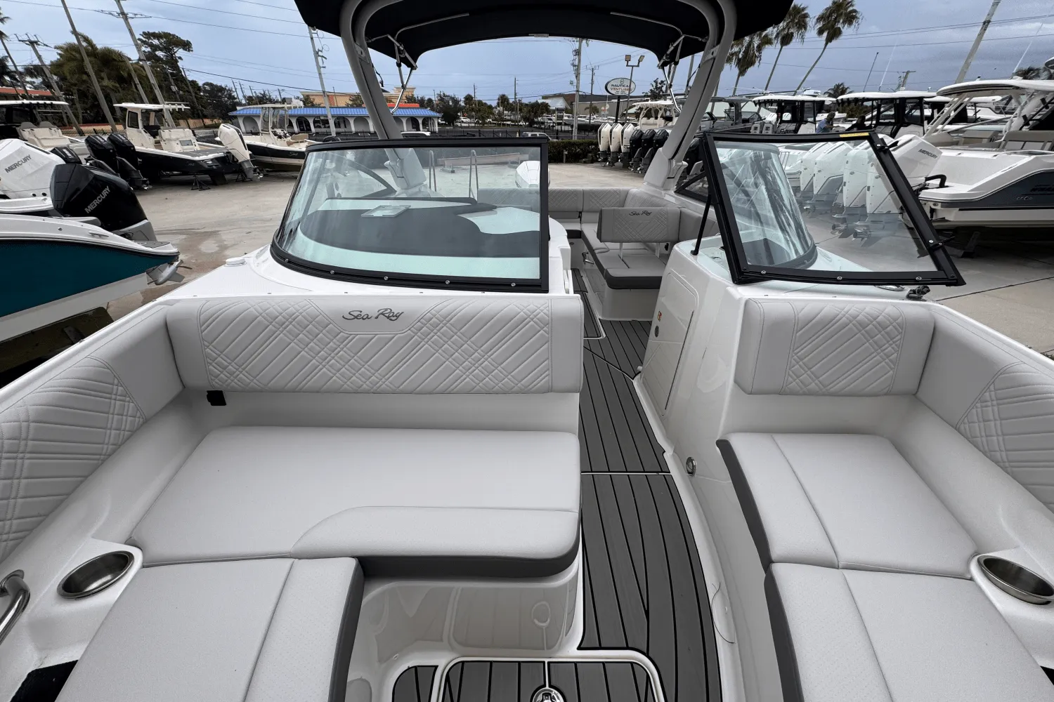 2026 Sea Ray SDX 250 Outboard Image Thumbnail #17