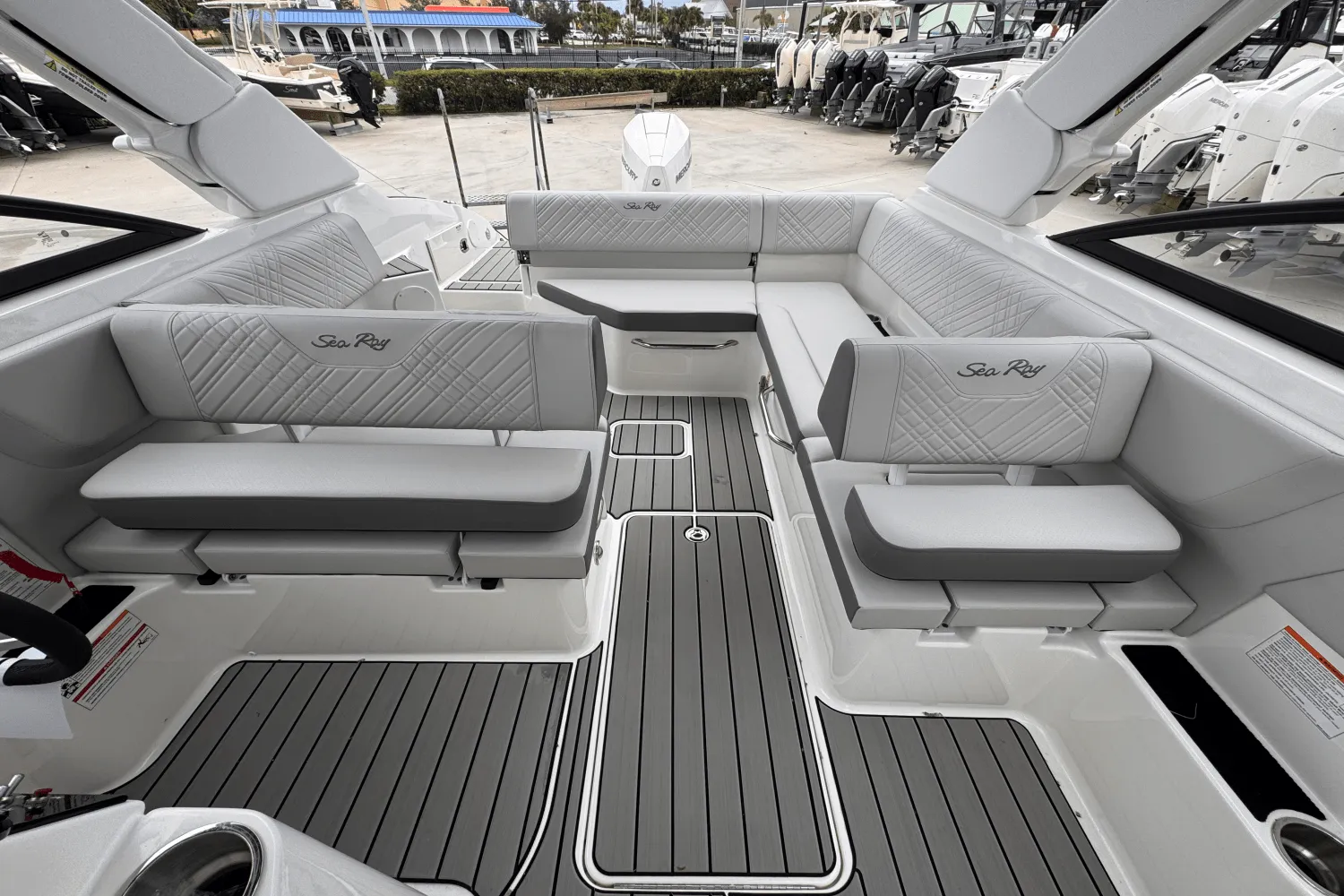 2026 Sea Ray SDX 250 Outboard Image Thumbnail #5