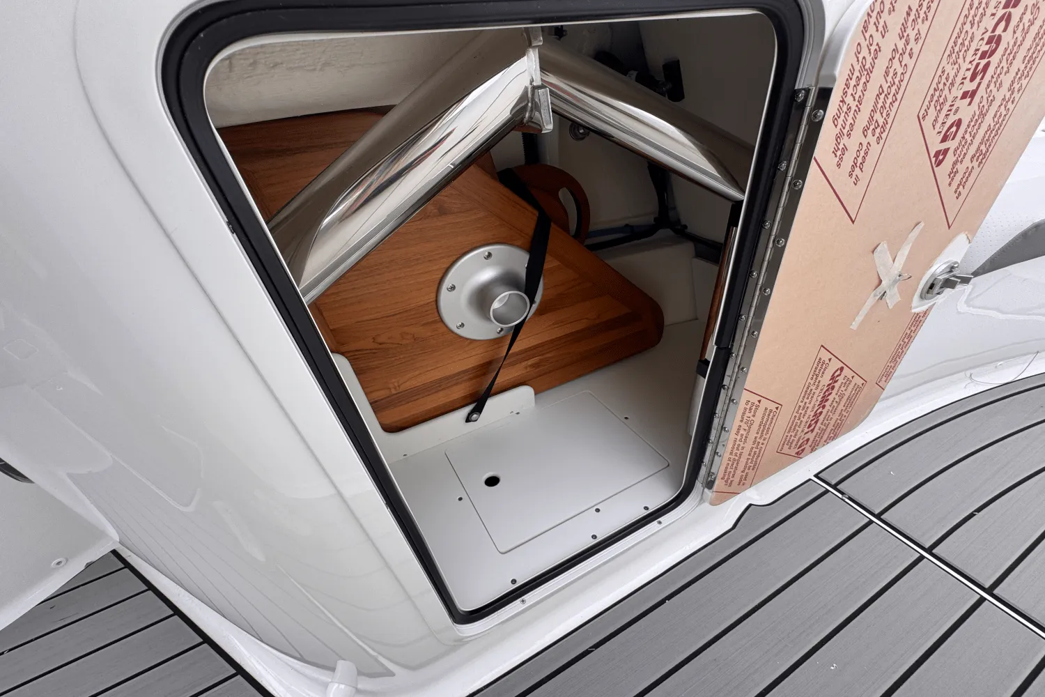 2026 Sea Ray SDX 250 Outboard Image Thumbnail #15