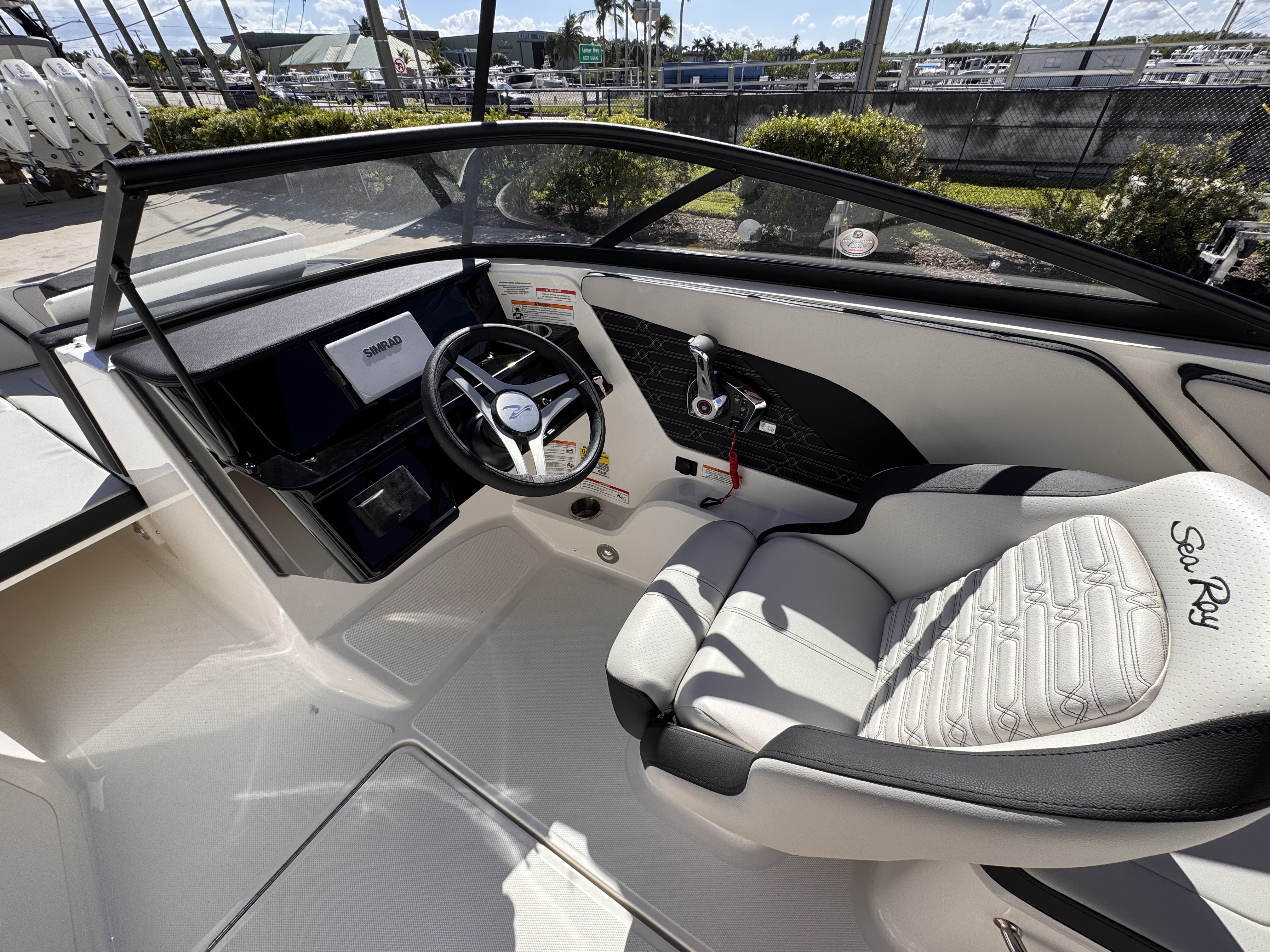 2026 Sea Ray SPX 210 Outboard Image Thumbnail #10