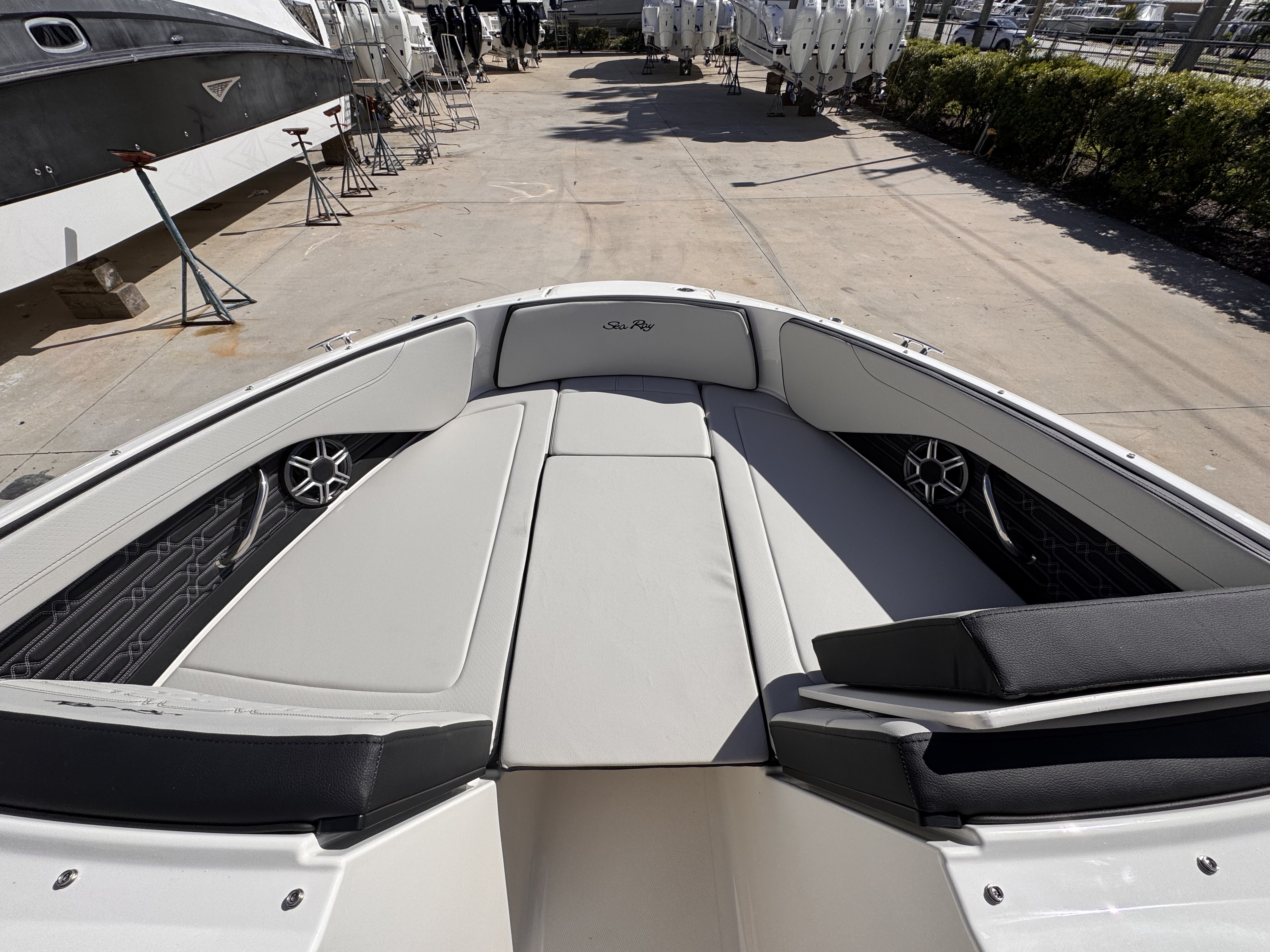 2026 Sea Ray SPX 210 Outboard Image Thumbnail #13