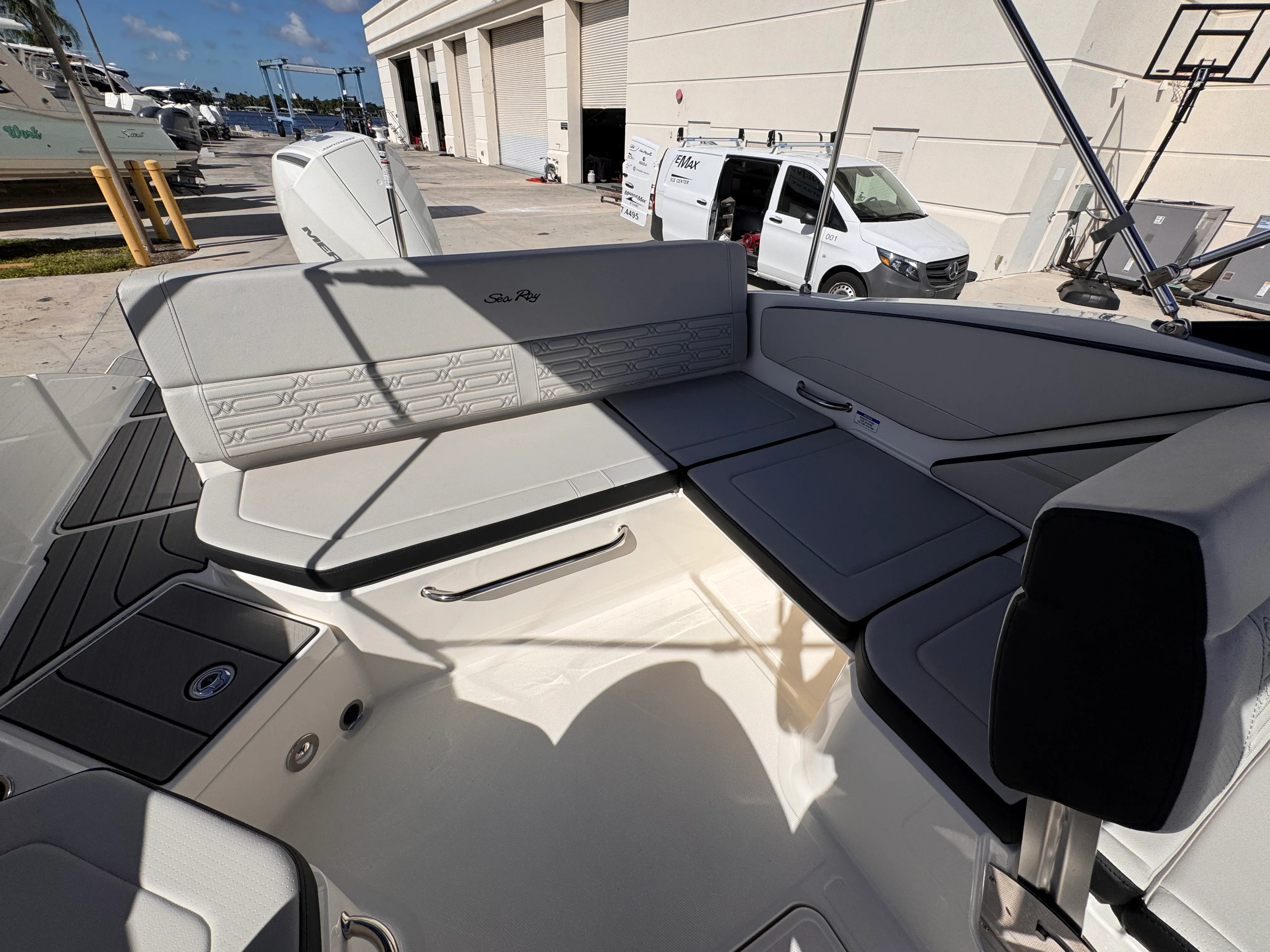 2026 Sea Ray SPX 210 Outboard Image Thumbnail #7