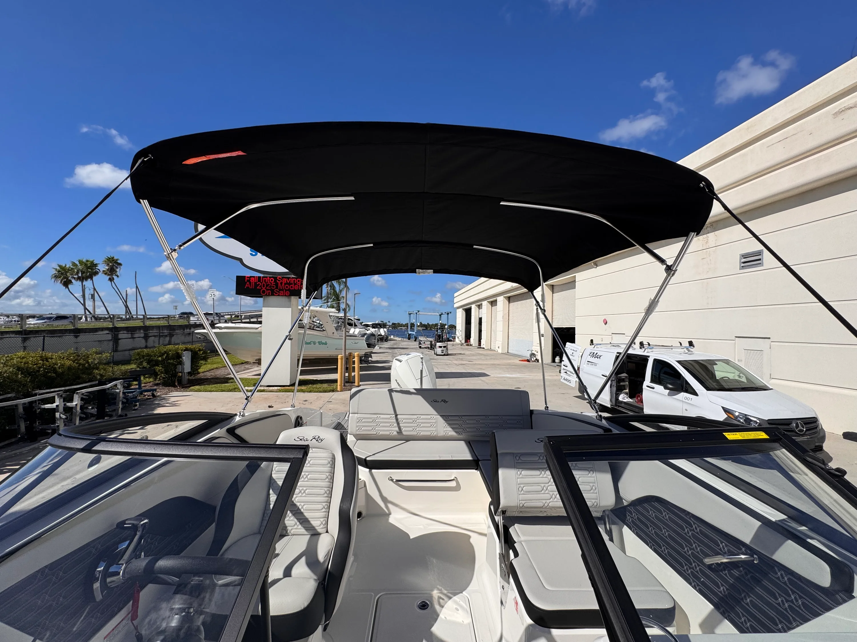 2026 Sea Ray SPX 210 Outboard Image Thumbnail #15