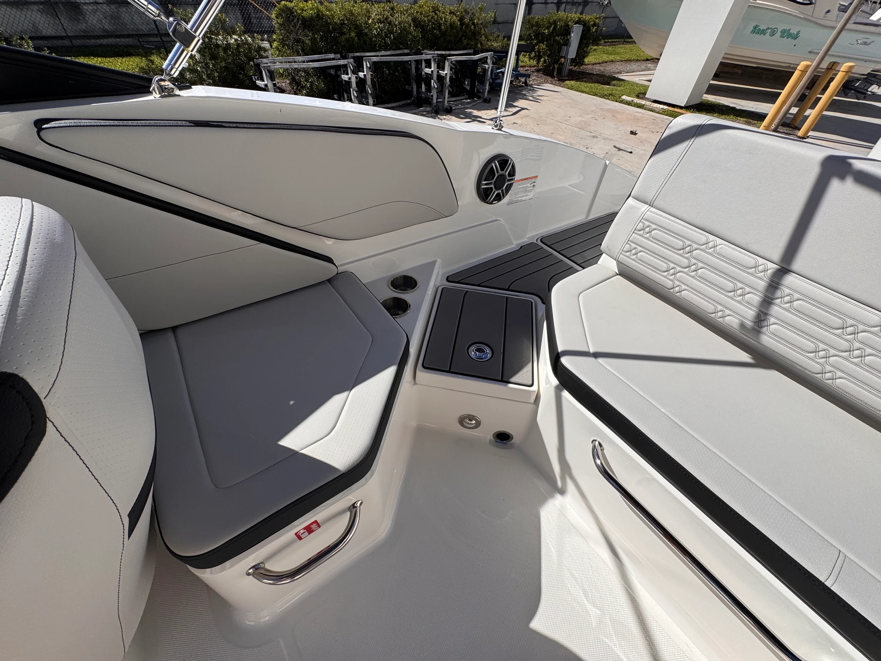 2026 Sea Ray SPX 210 Outboard Image Thumbnail #6