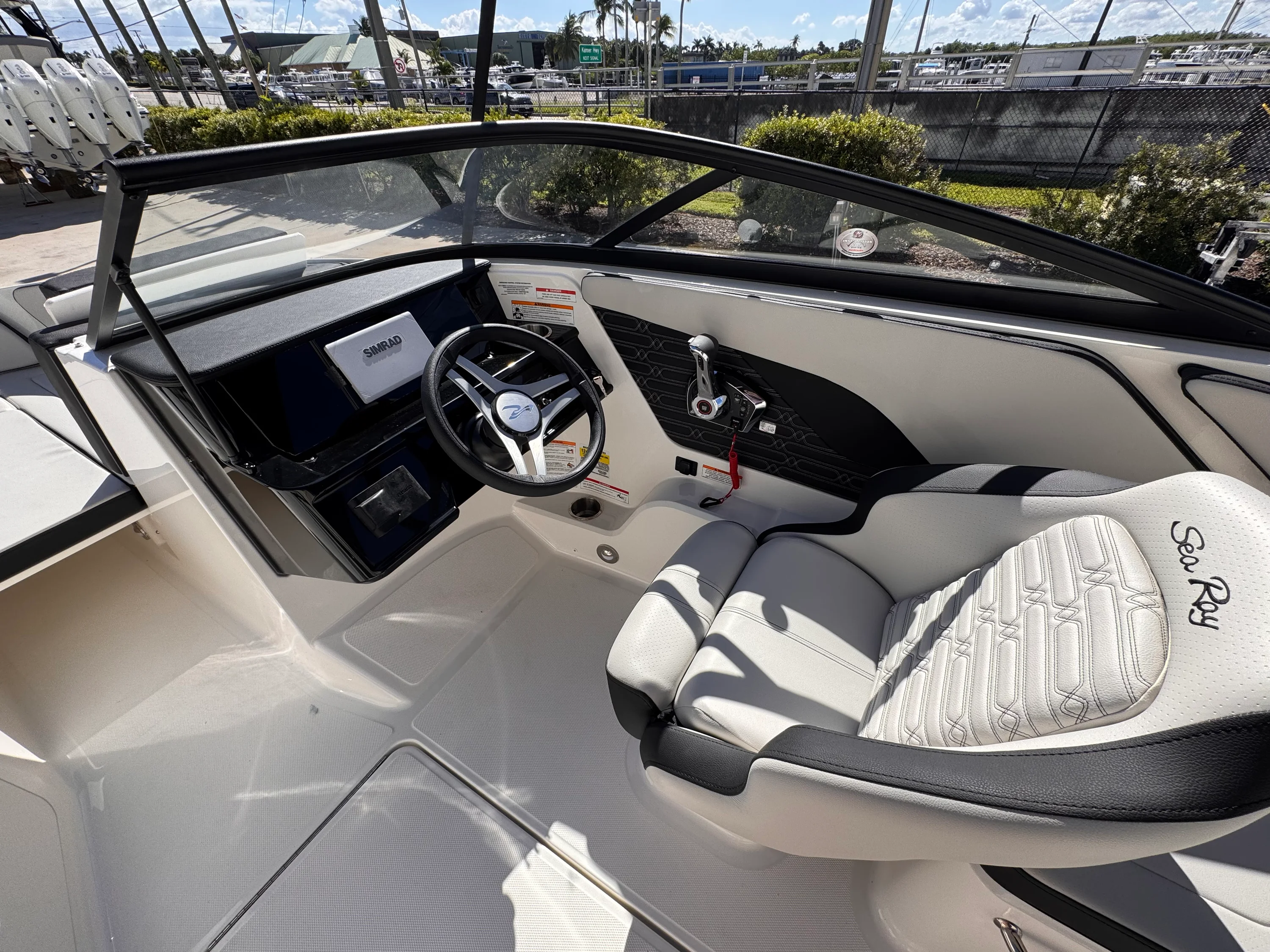 2026 Sea Ray SPX 210 Outboard Image Thumbnail #10