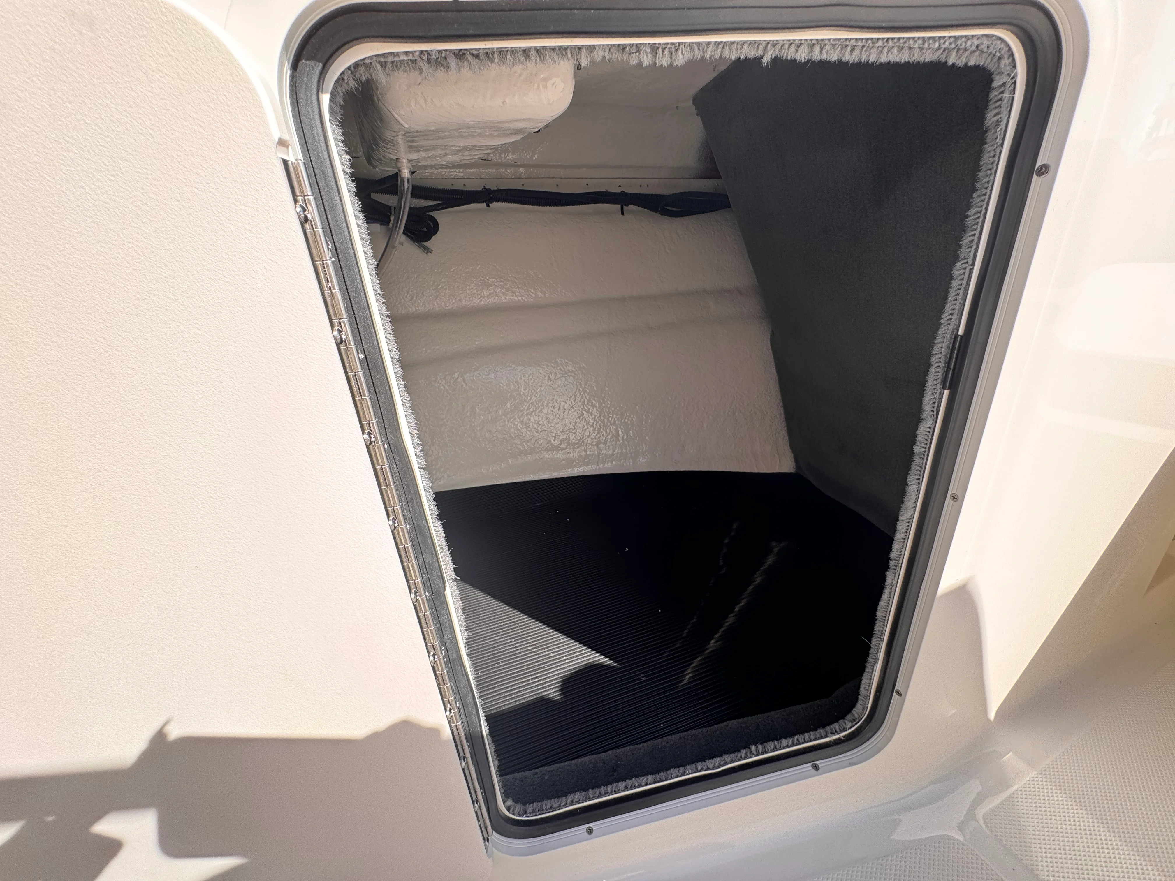 2026 Sea Ray SPX 210 Outboard Image Thumbnail #16