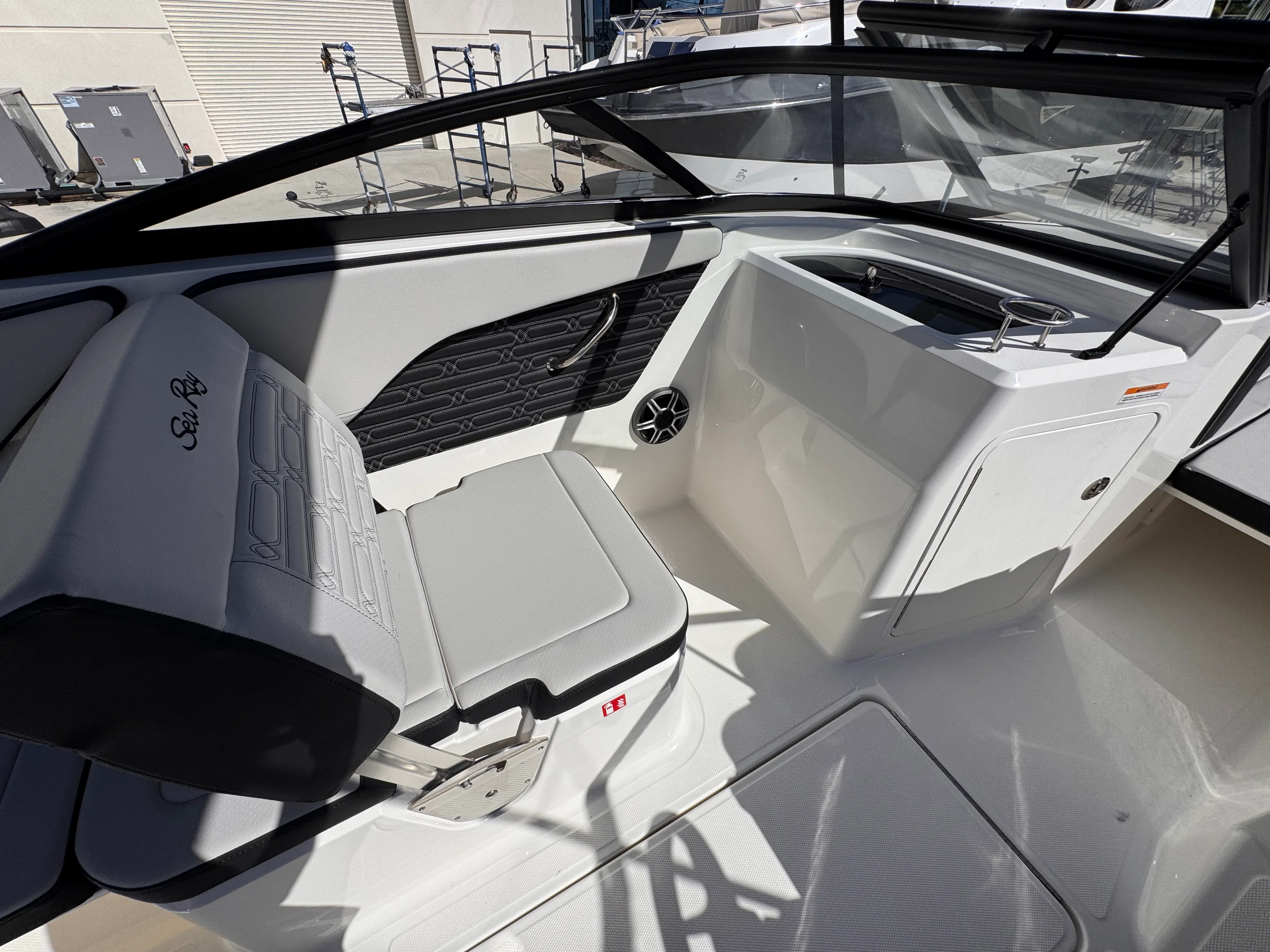 2026 Sea Ray SPX 210 Outboard Image Thumbnail #9