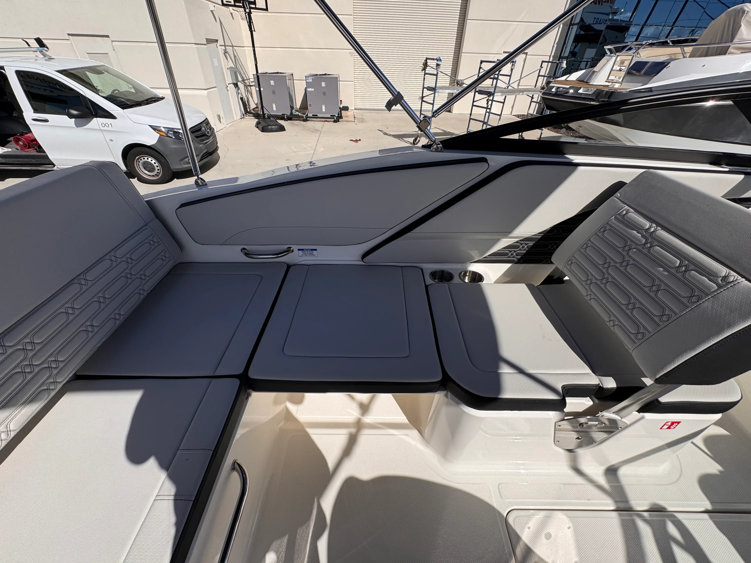 2026 Sea Ray SPX 210 Outboard Image Thumbnail #8