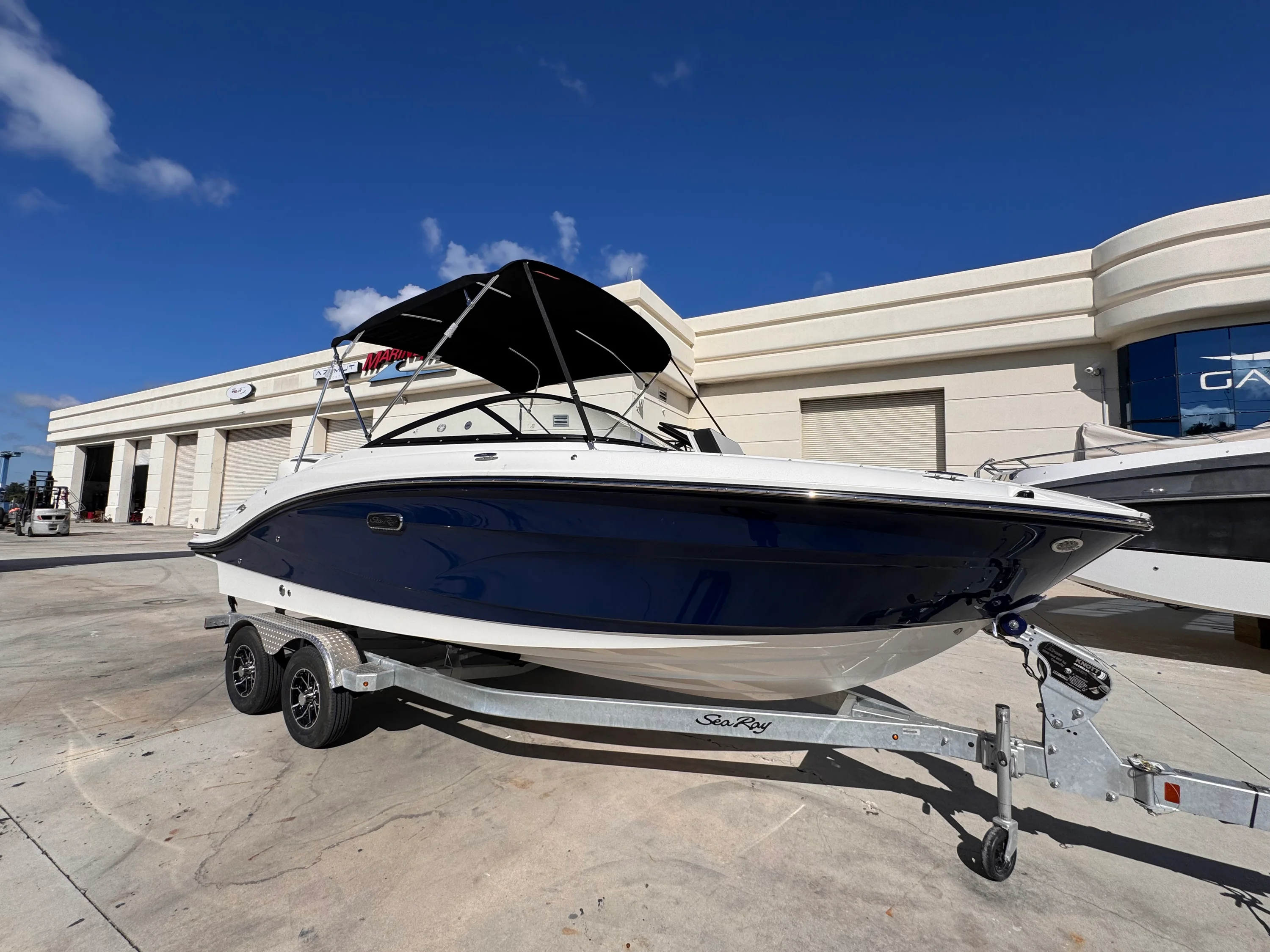 2026 Sea Ray SPX 210 Outboard Image Thumbnail #1